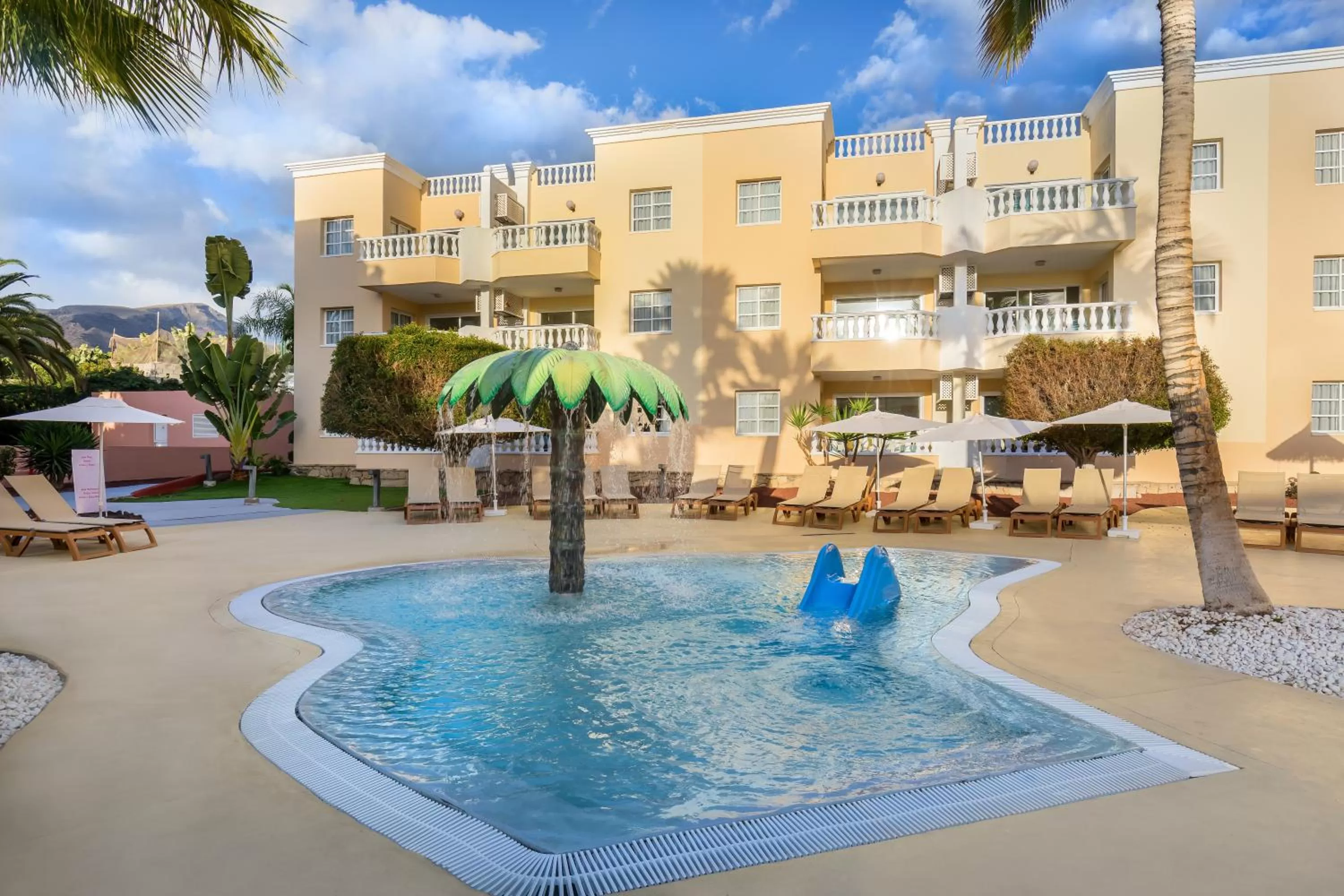 Swimming pool in Allegro Isora