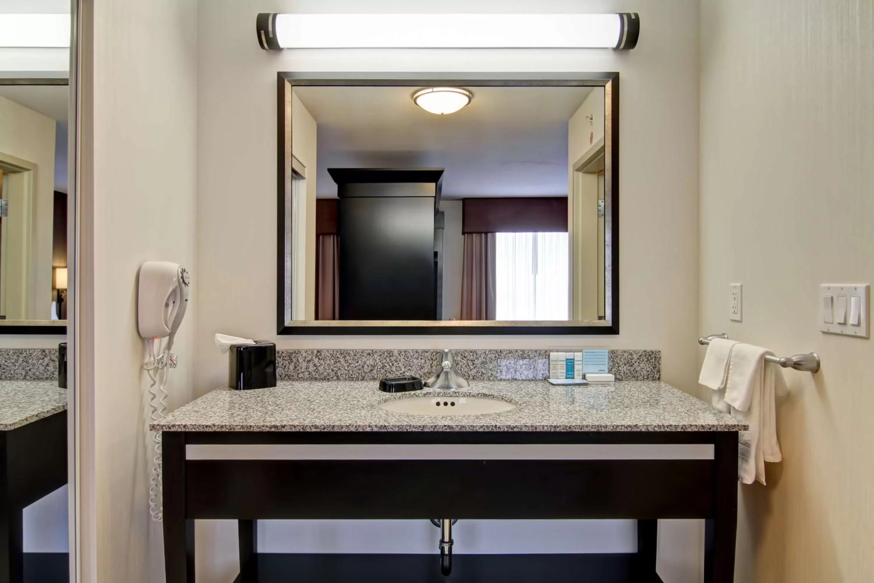 Bed in Hampton Inn & Suites Red Deer