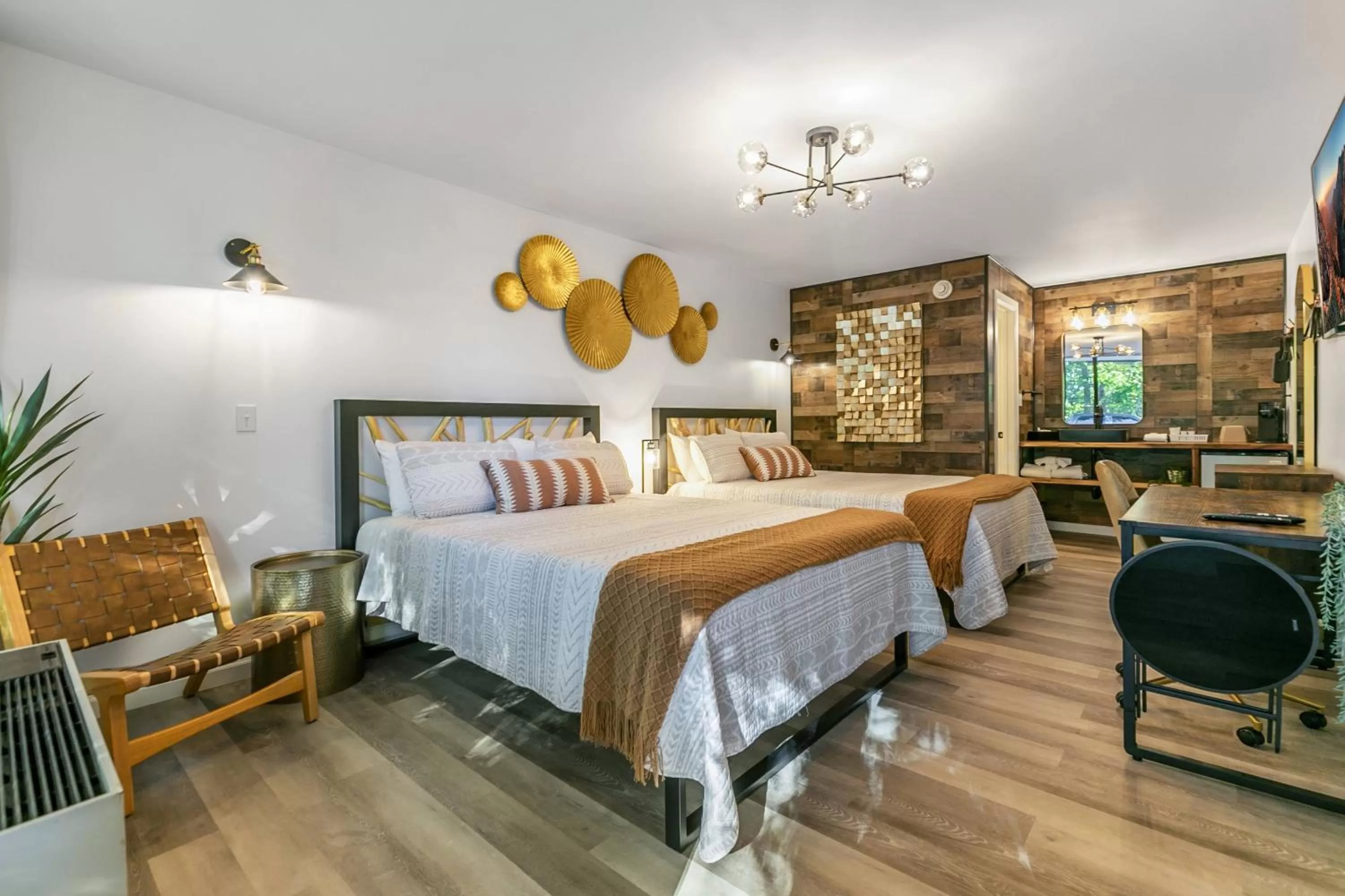 Photo of the whole room, Bed in Candlewick Inn and Suites