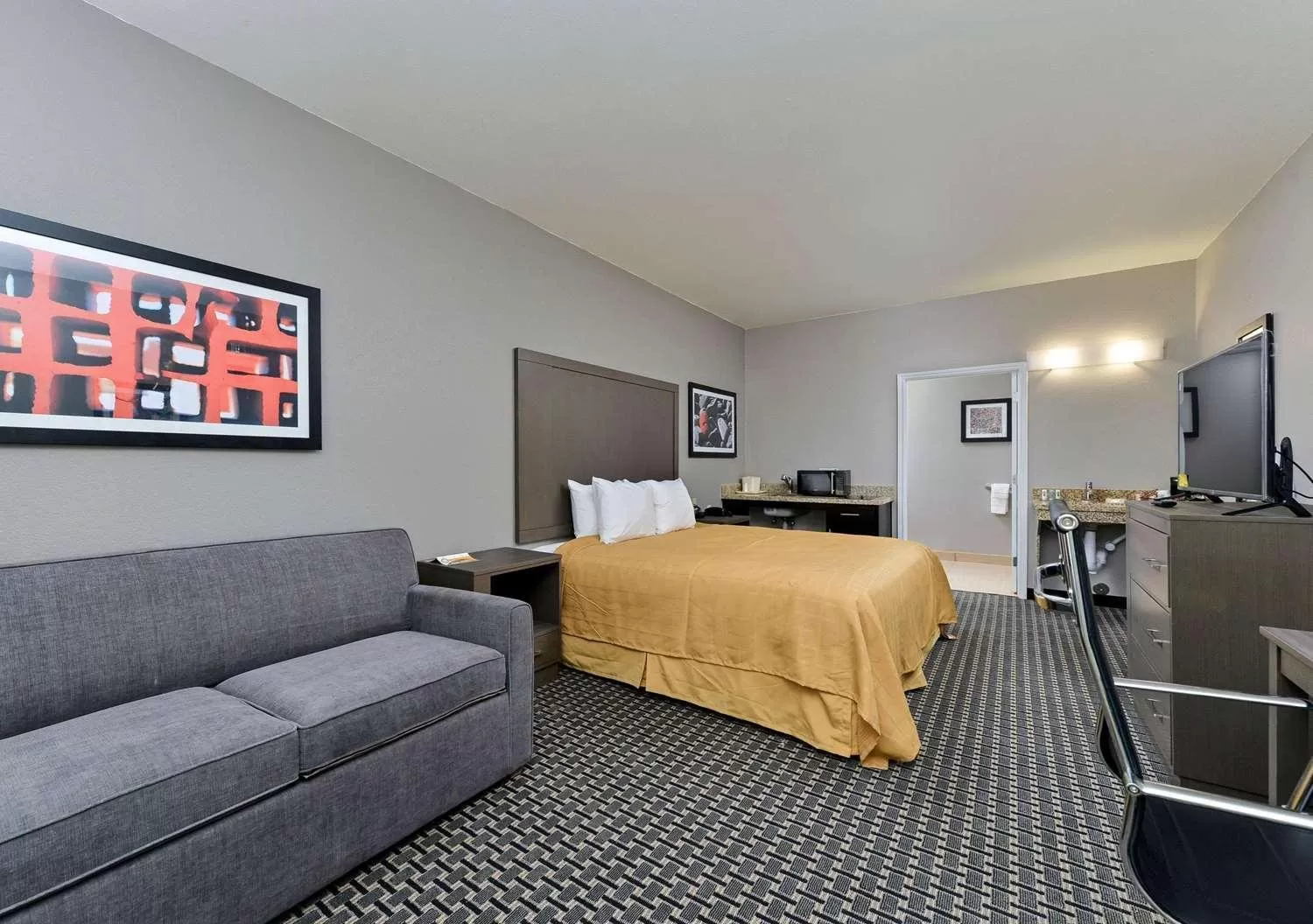 Bed in Scottish Inn & Suites Cotulla, TX