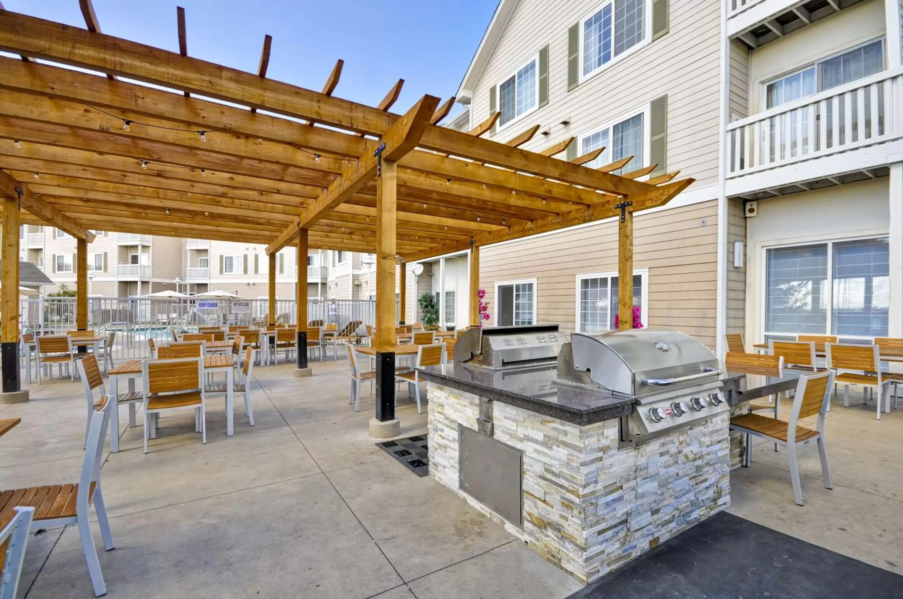 Inner courtyard view in Homewood Suites by Hilton - Oakland Waterfront