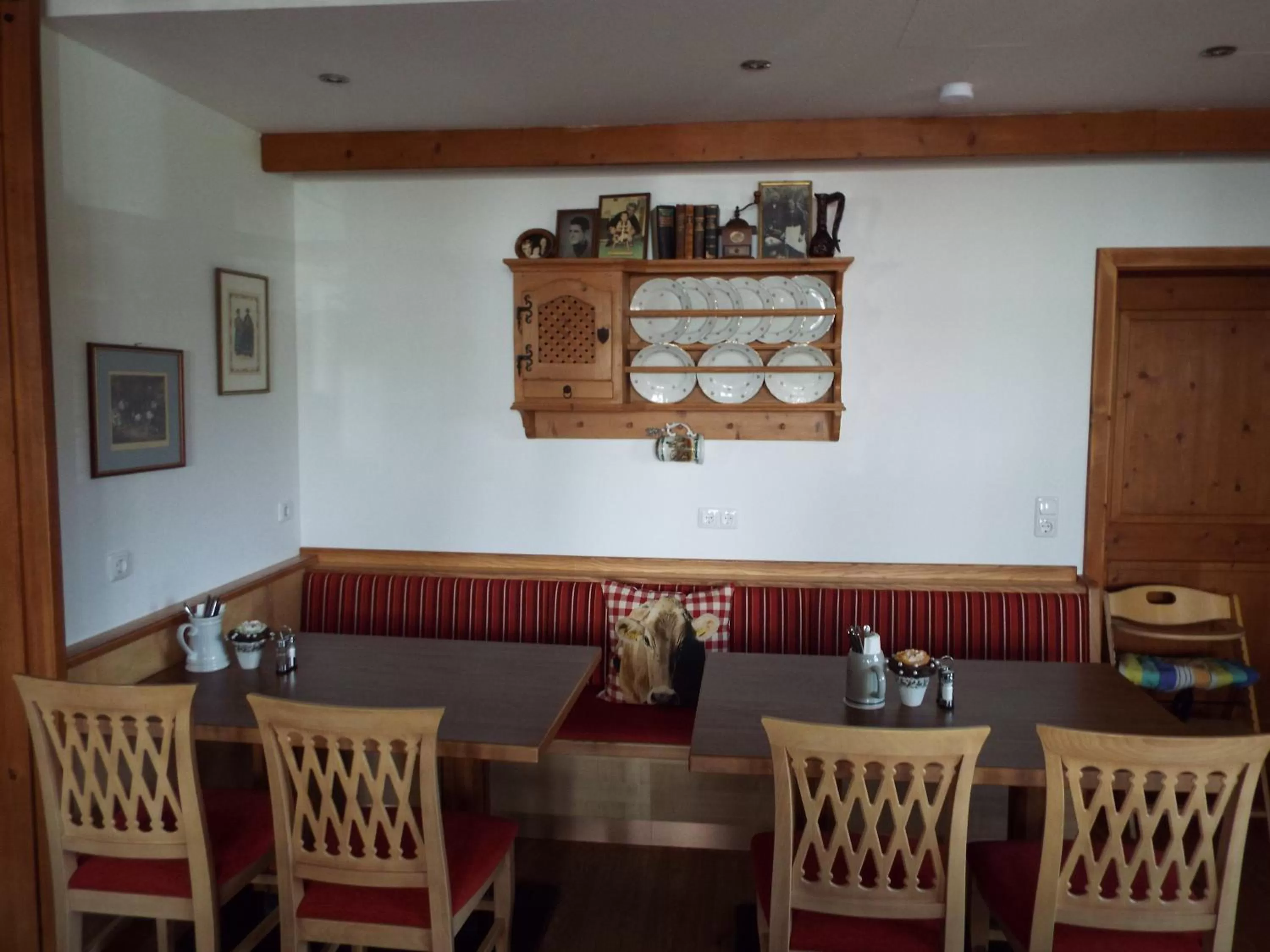 Restaurant/Places to Eat in Hotel Isartaler Hof