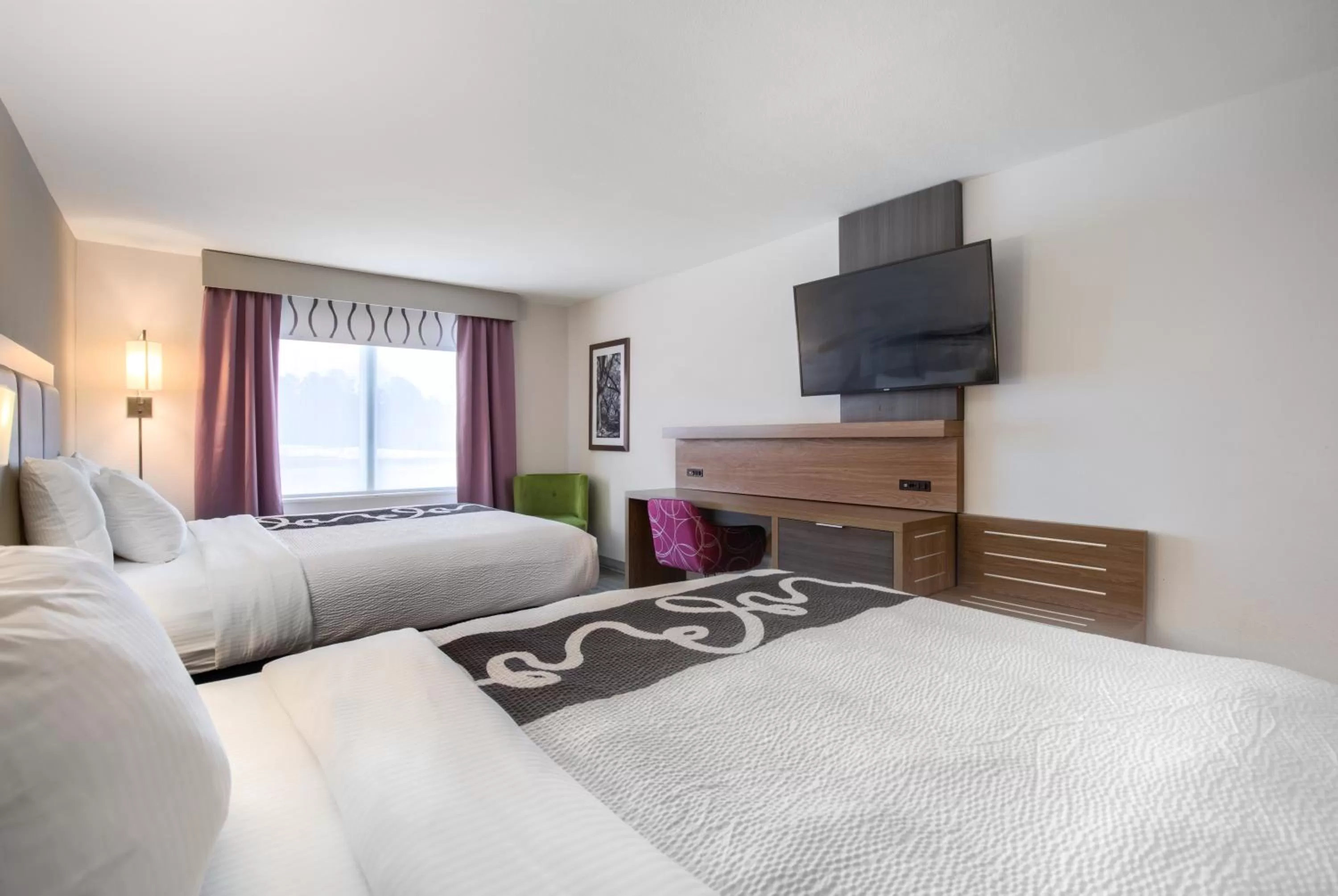 TV and multimedia, Bed in La Quinta by Wyndham Mobile