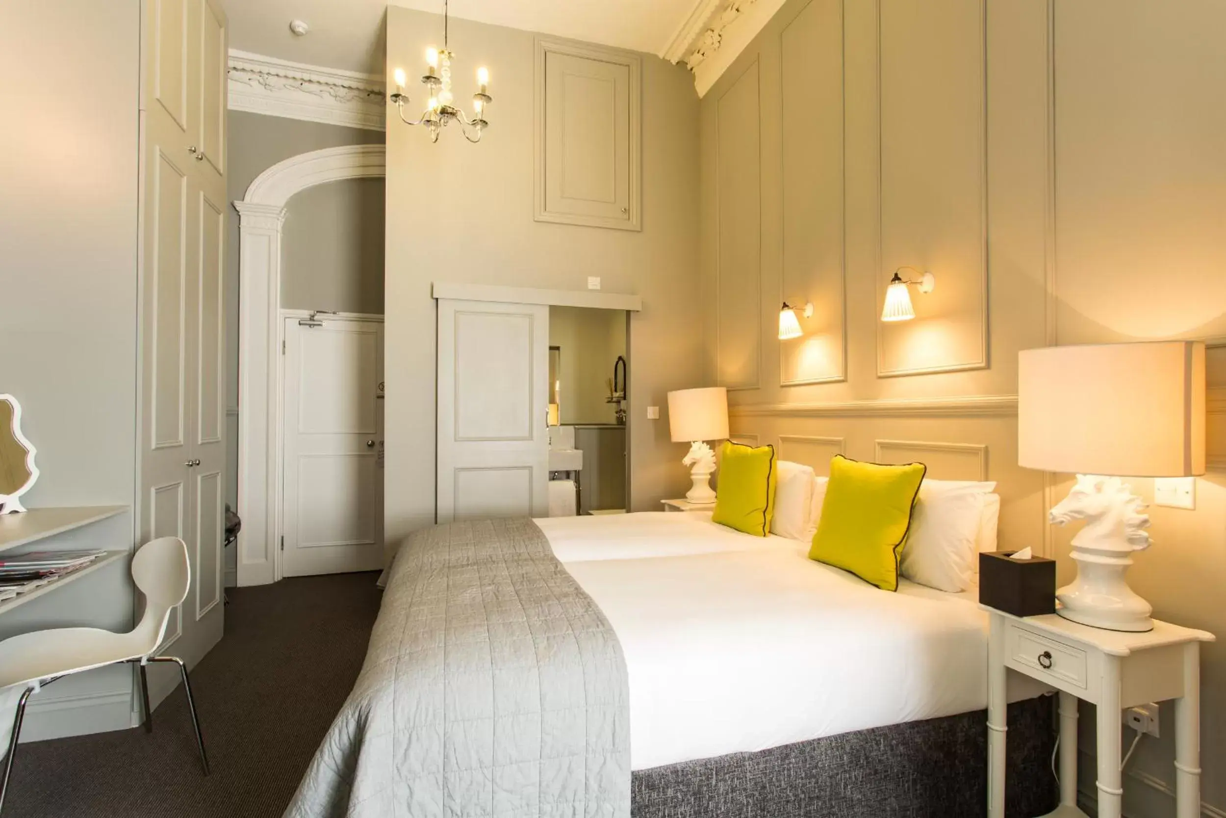 Classy Triple in Georgian House Hotel Classy Triple in Georgian House Hotel