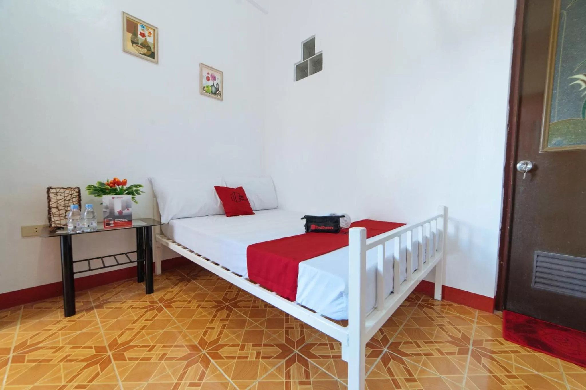 Photo of the whole room, Bed in RedDoorz at Pag Asa Rawis Legazpi