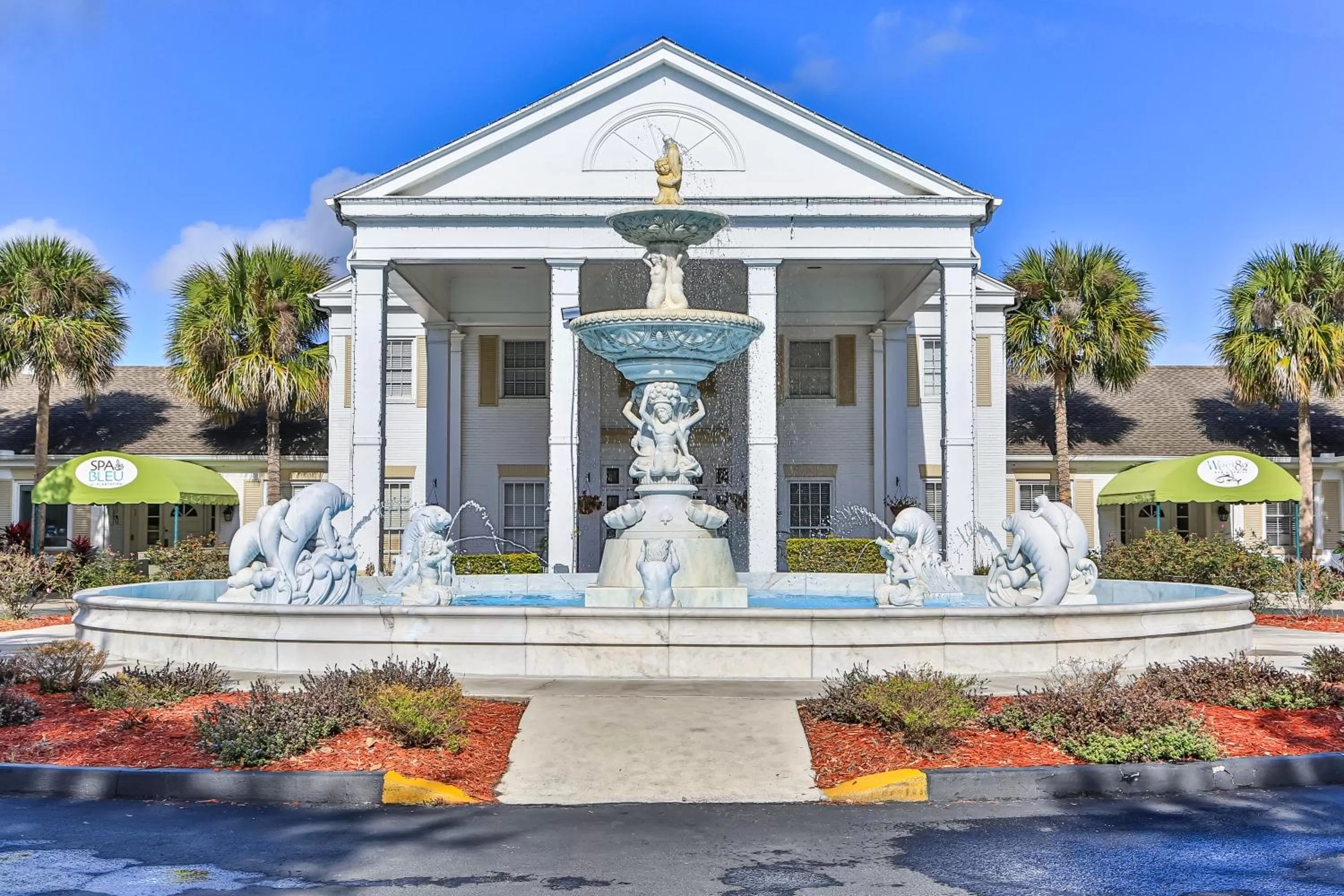 Property building in Plantation Resort on Crystal River, Ascend Hotel Collection