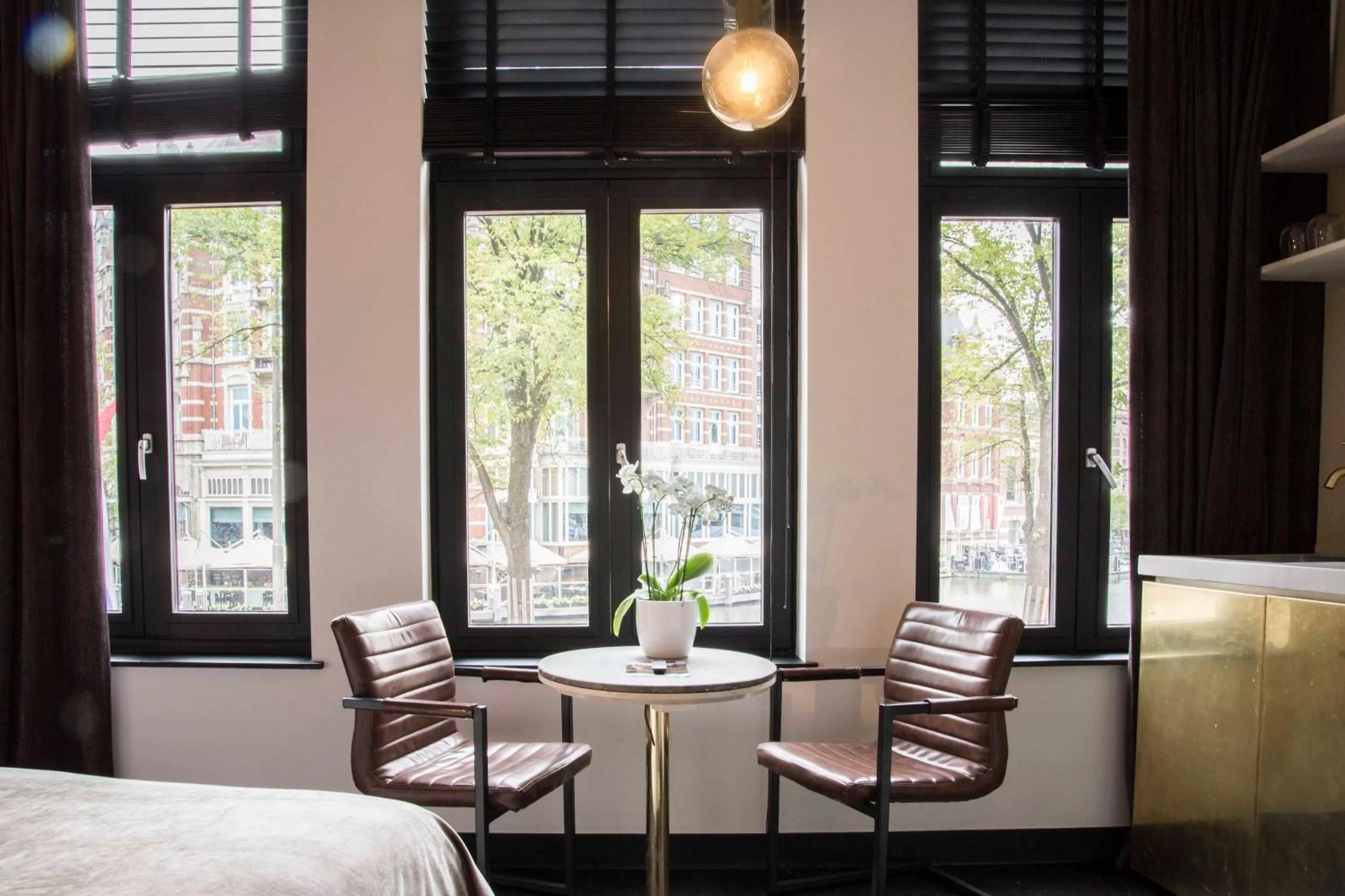 Seating area, Bed in House of Amstel