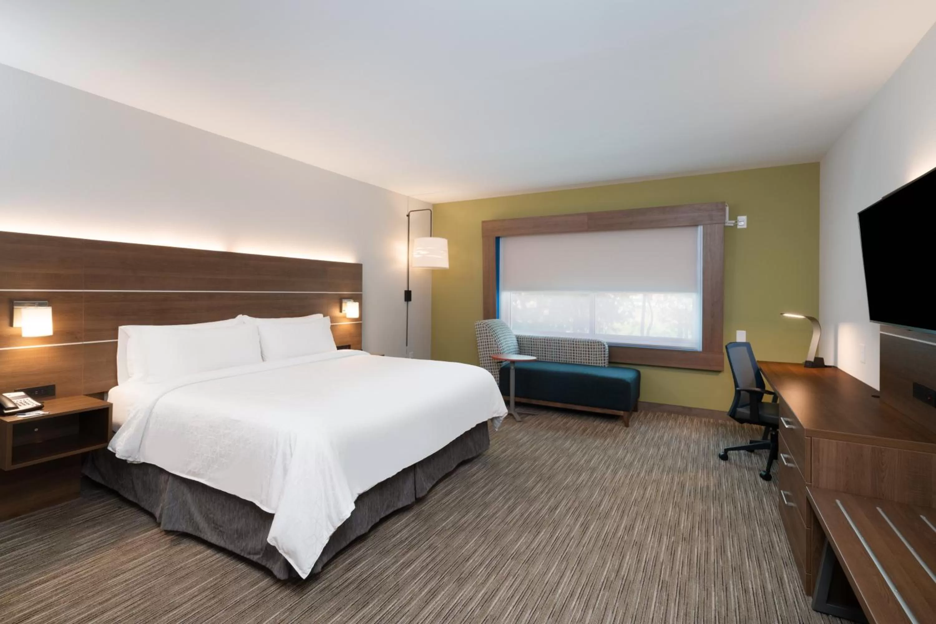 Photo of the whole room, Bed in Holiday Inn Express & Suites Atlanta Airport NE - Hapeville by IHG