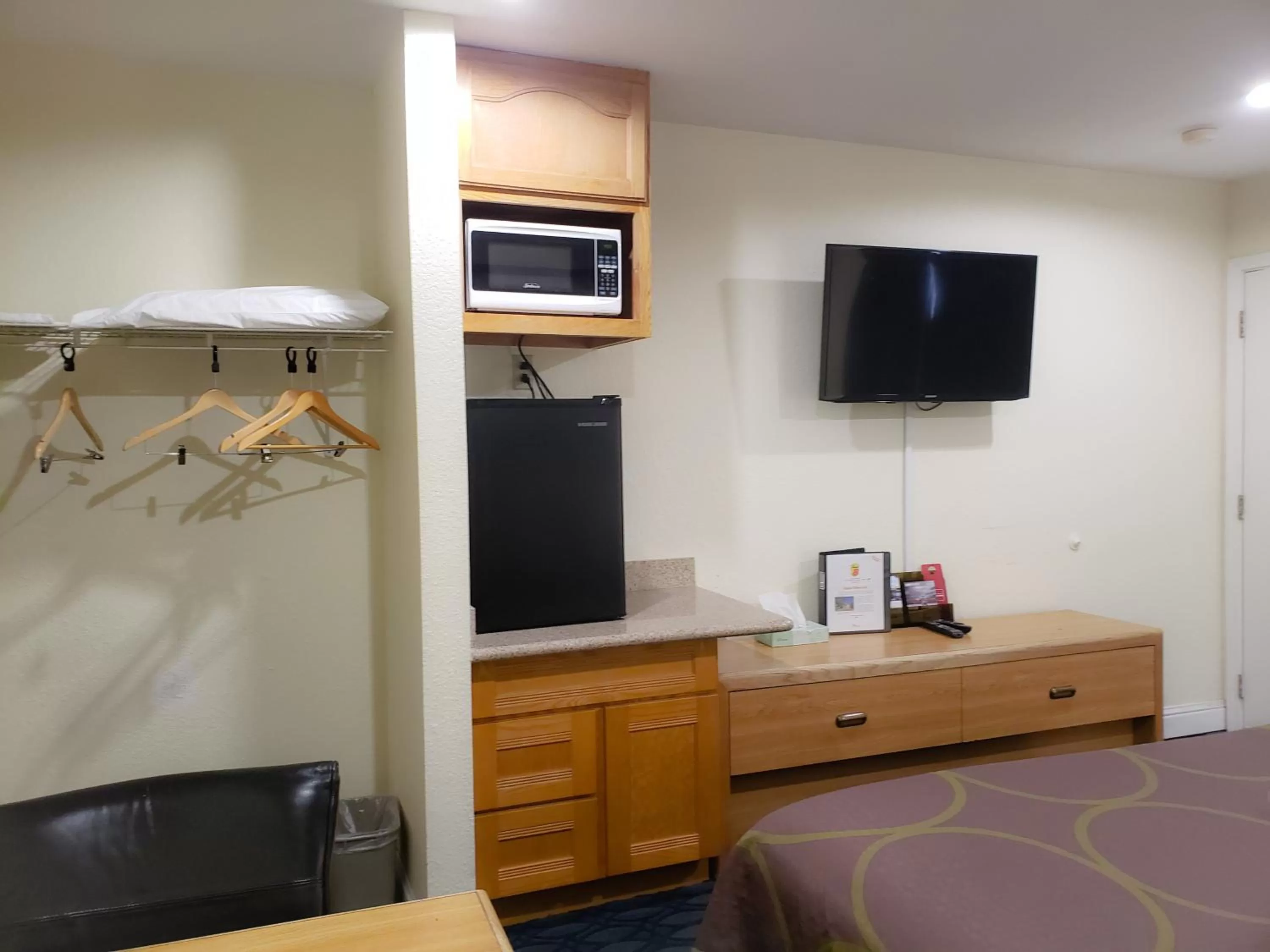 TV and multimedia in Super 8 by Wyndham Auburn