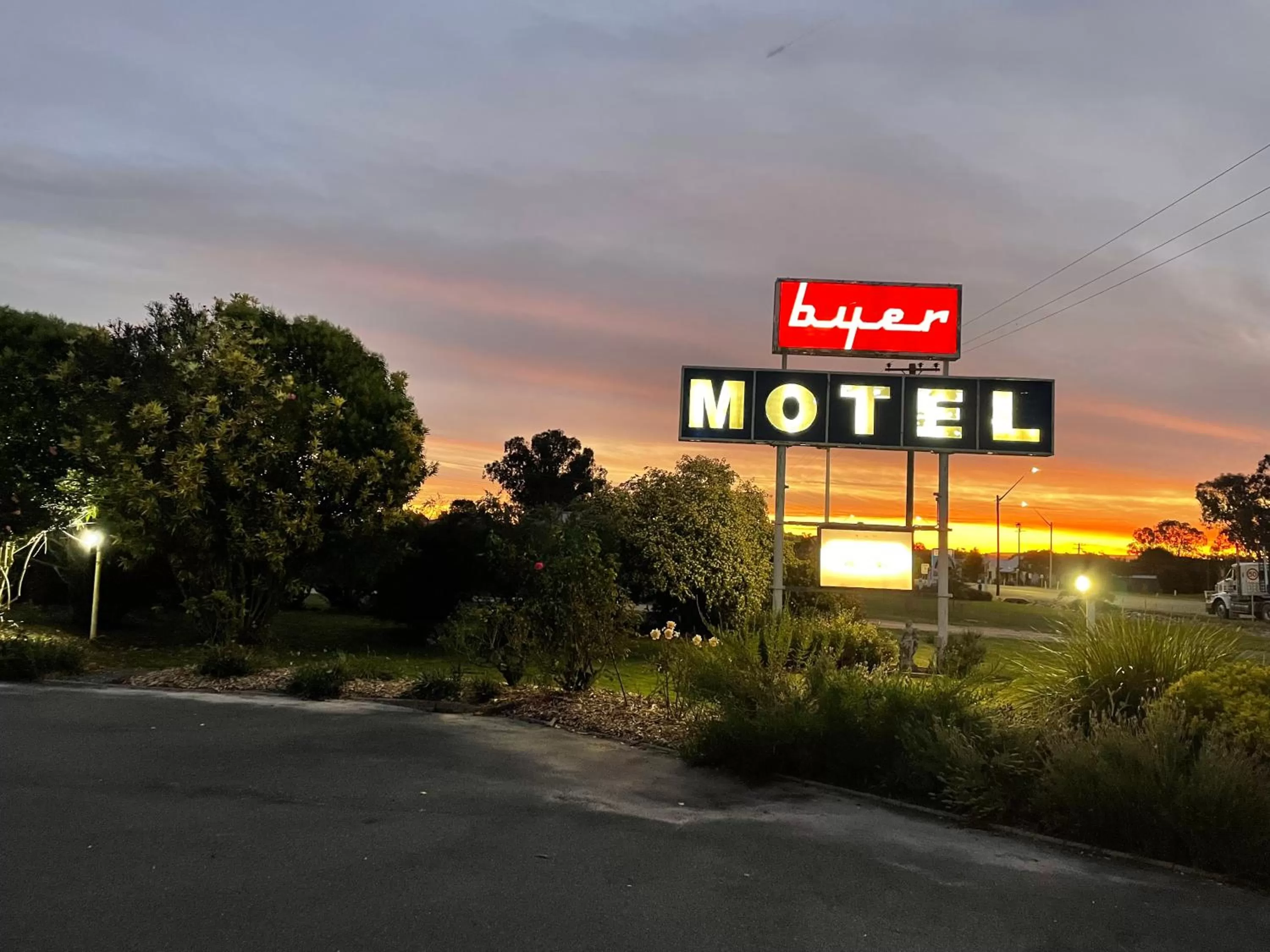 Byer Fountain Motor Inn