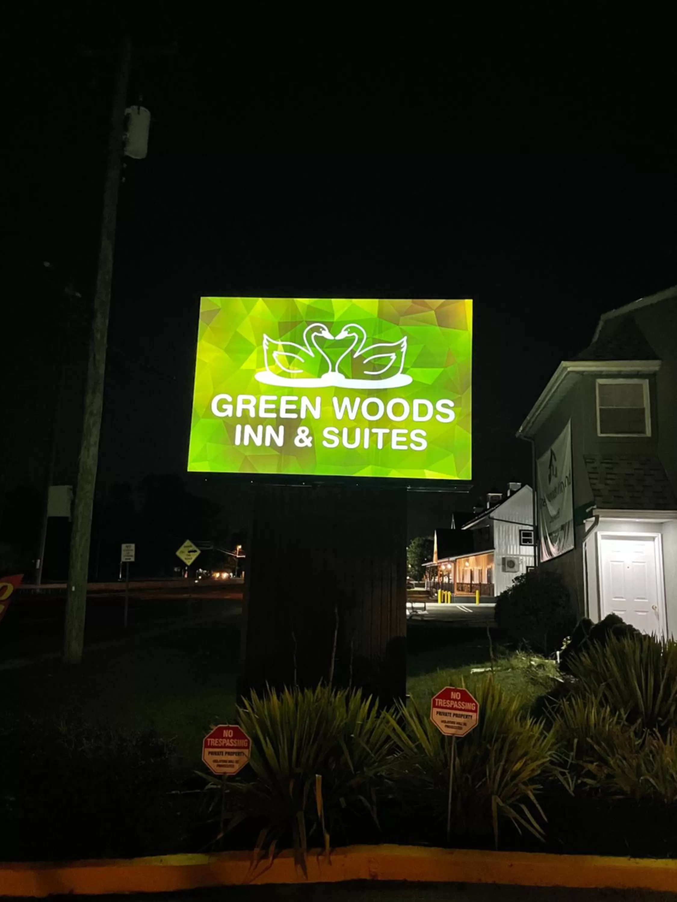 Greenwoods Inn & Suites