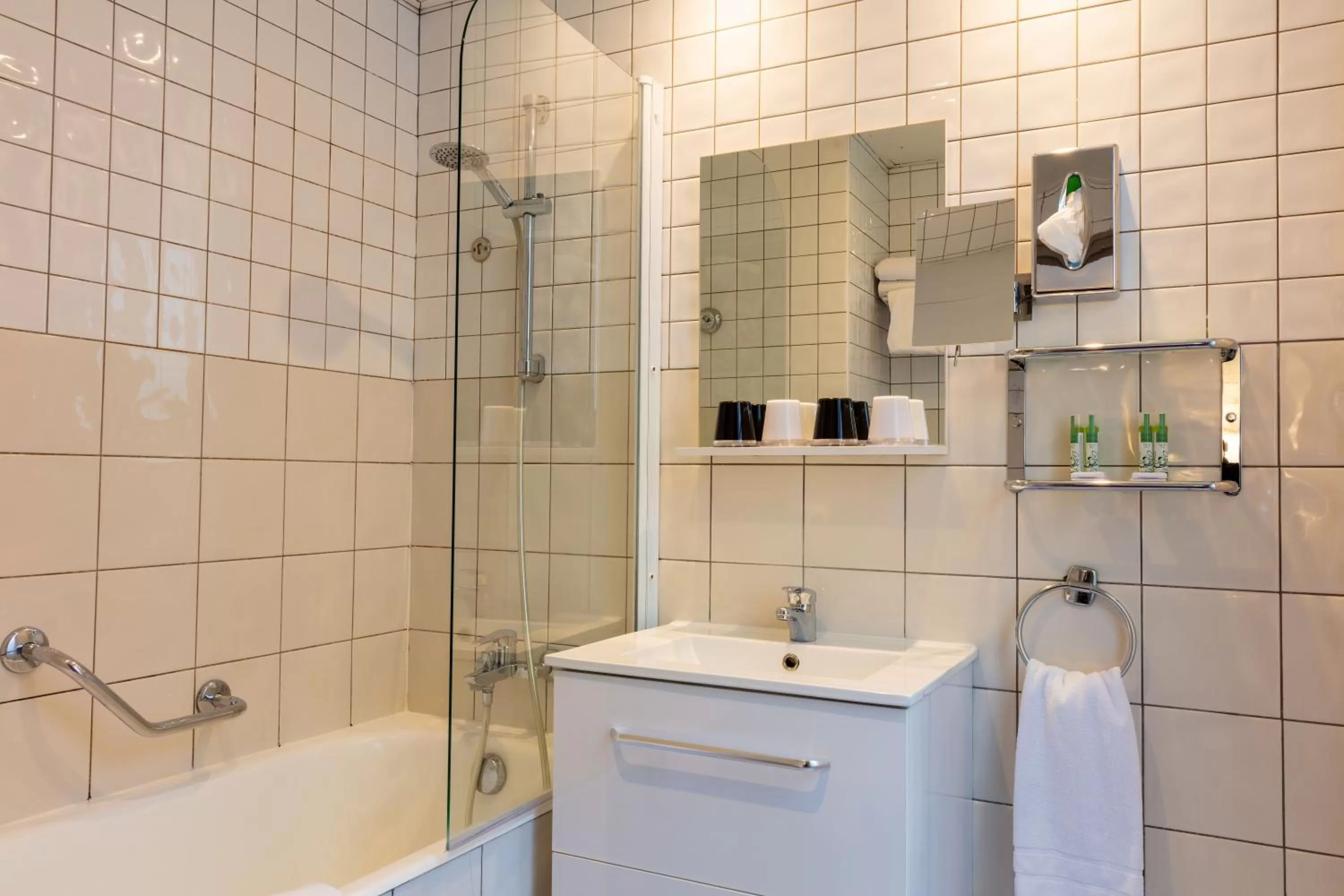 Bathroom in Hotel des Nations Saint Germain