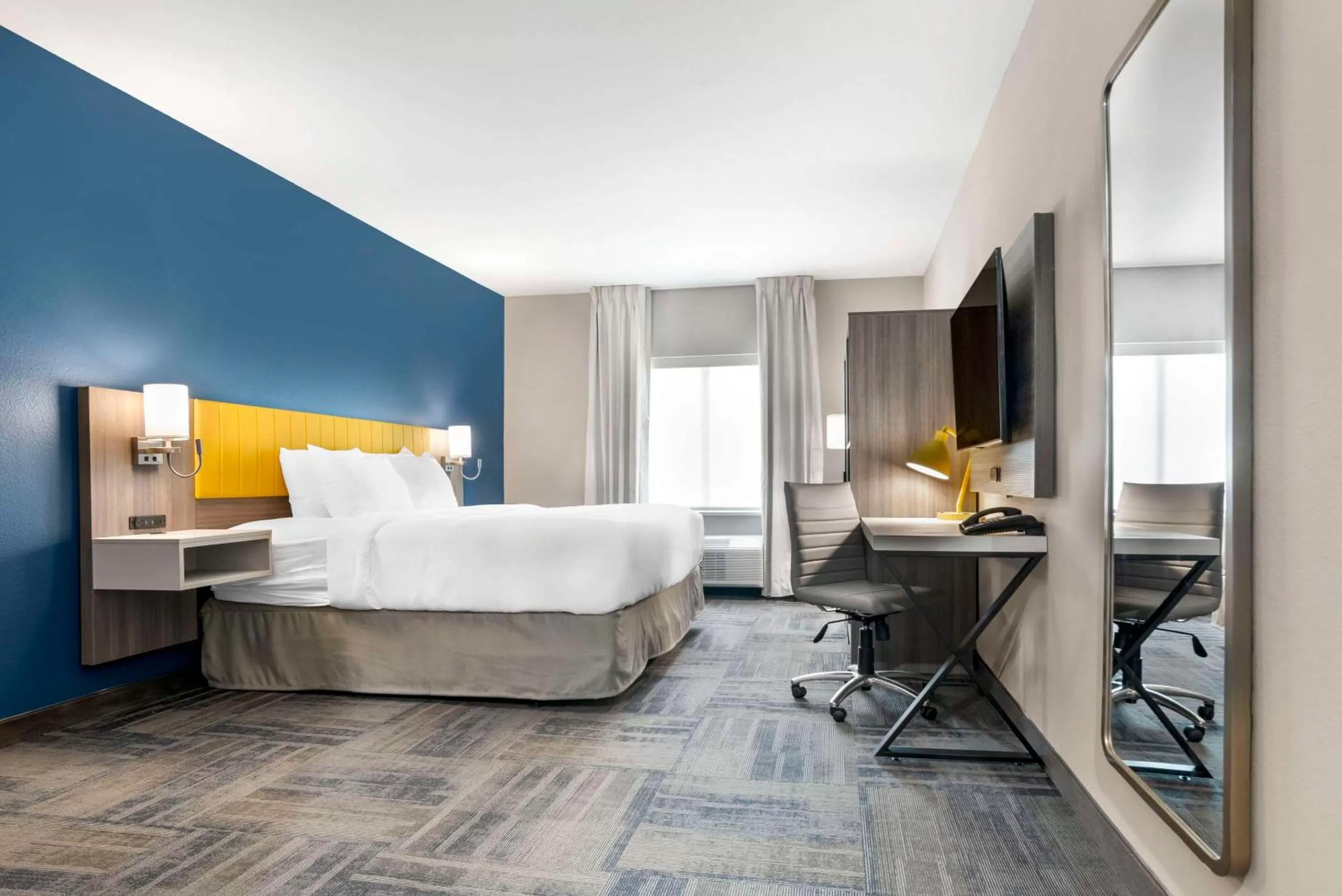 Bedroom, Bed in Comfort Inn & Suites Destin near Henderson Beach