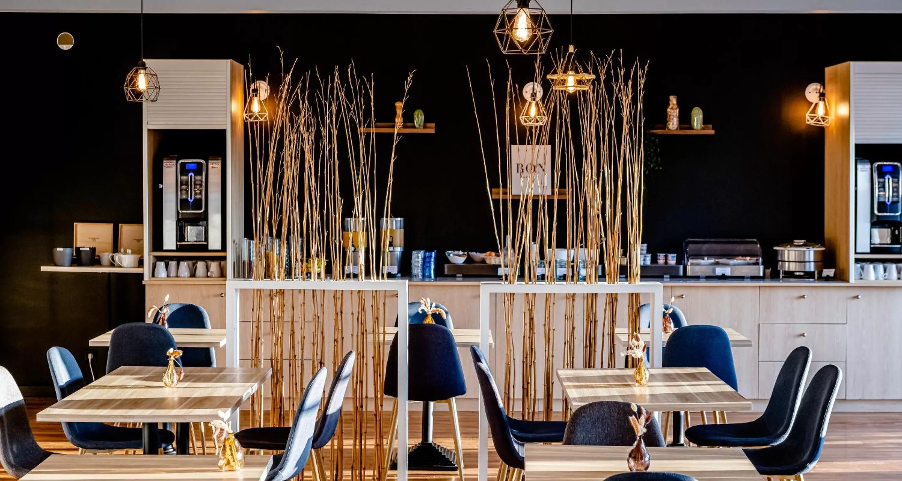 Restaurant/places to eat in Sure Hotel by Best Western Bordeaux Lac