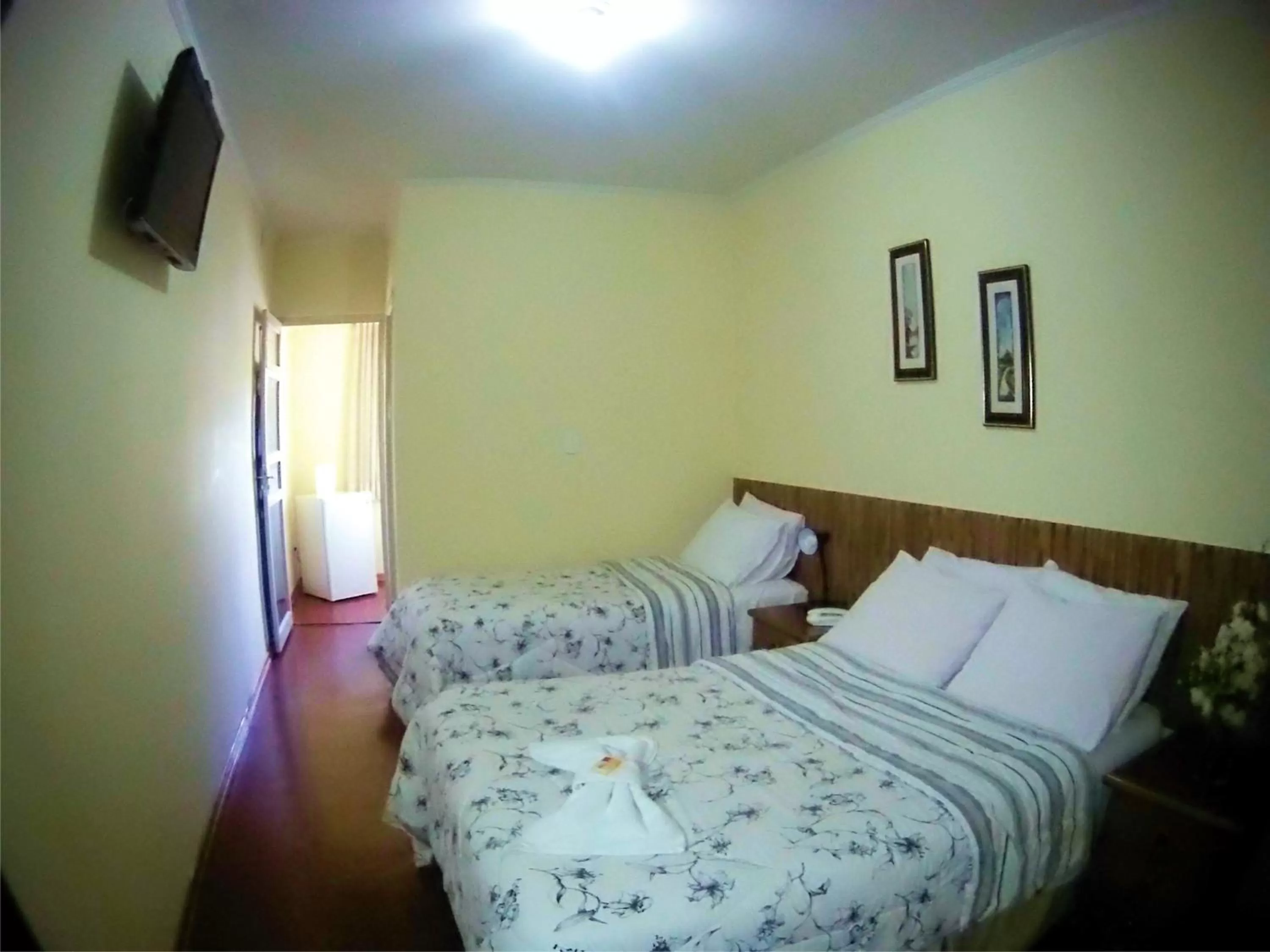 Photo of the whole room, Bed in Hotel Garfo de Ouro