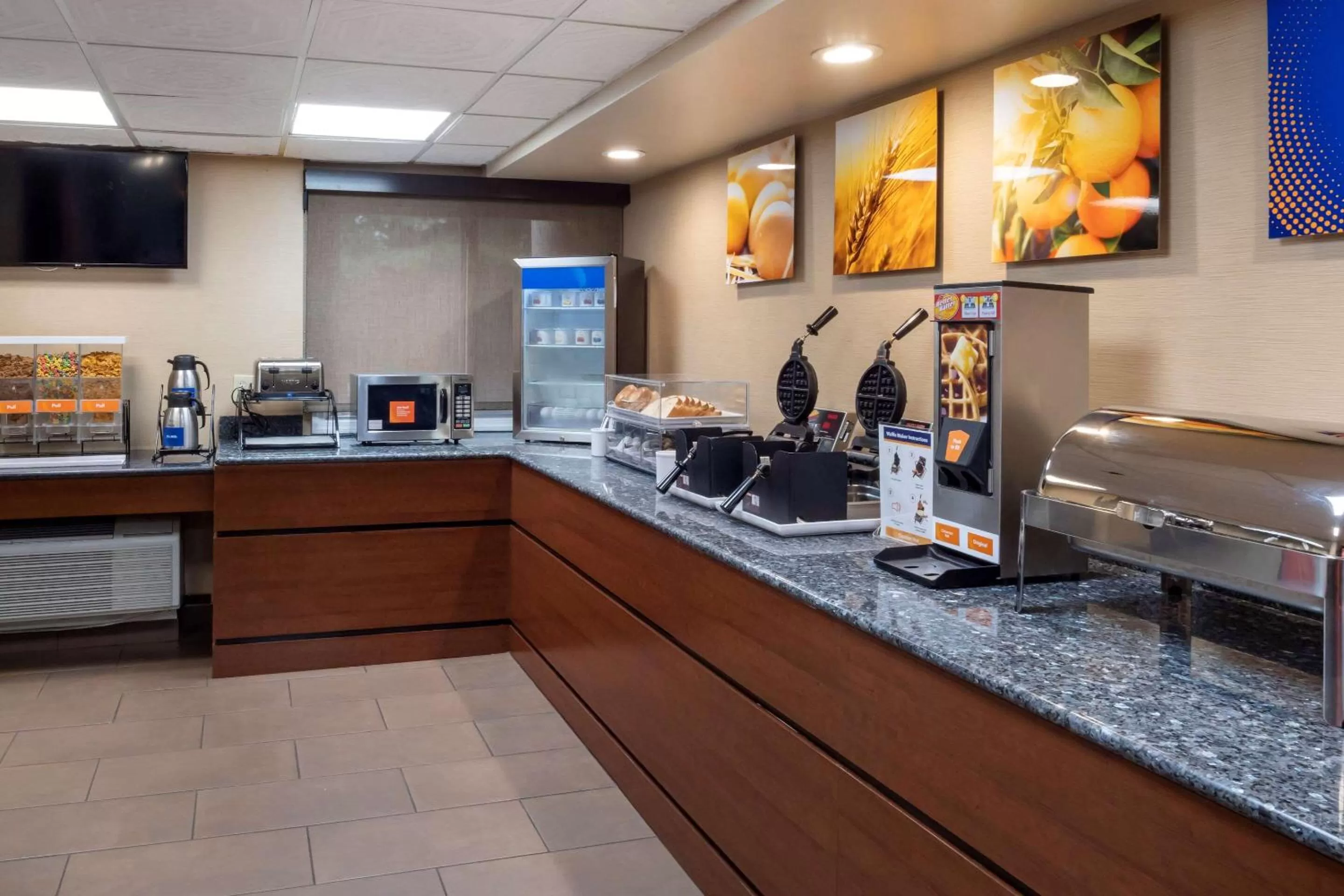Restaurant/places to eat in Comfort Inn Edison - New Brunswick