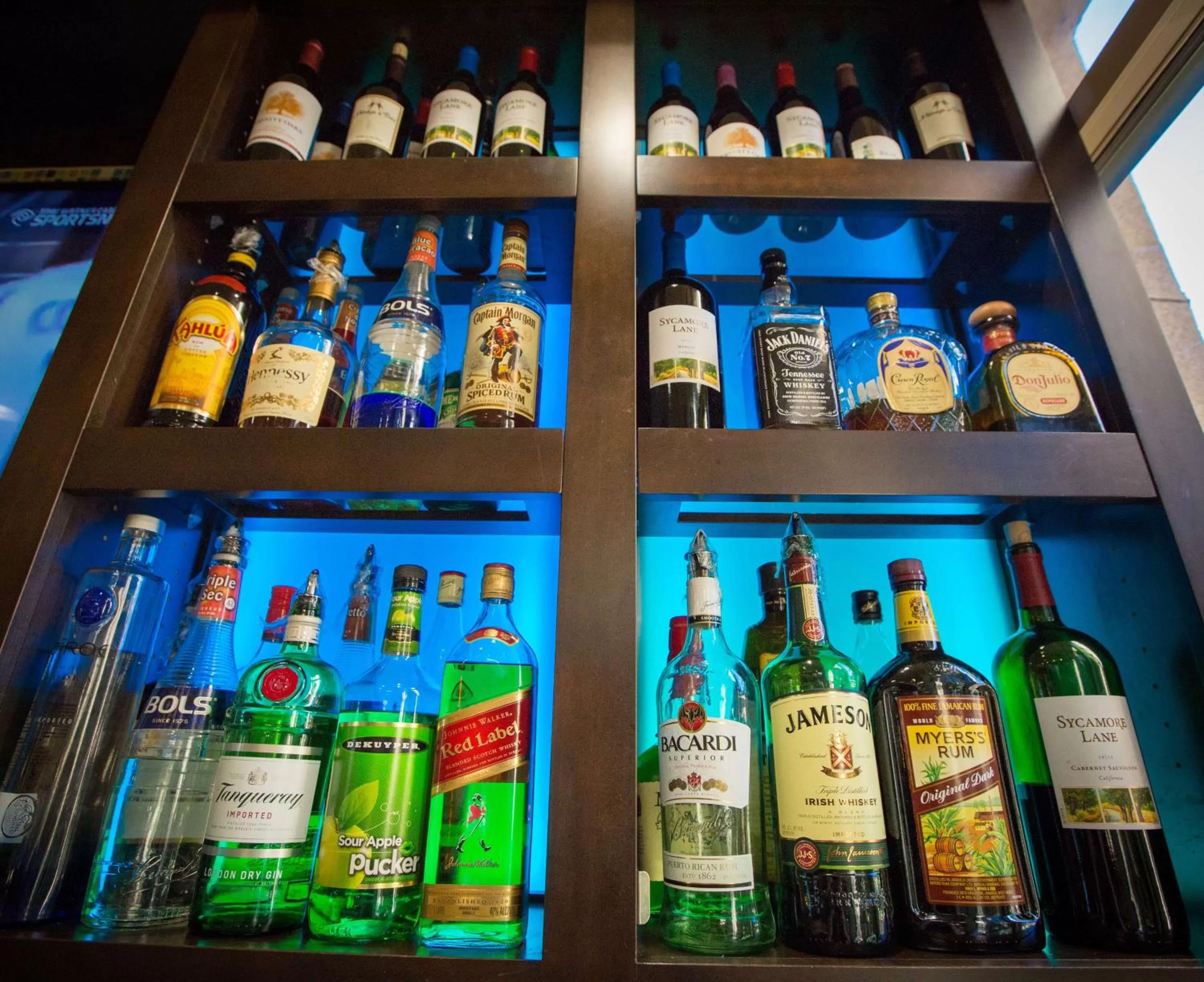 Lounge or bar in Hilton Garden Inn Montebello / Los Angeles