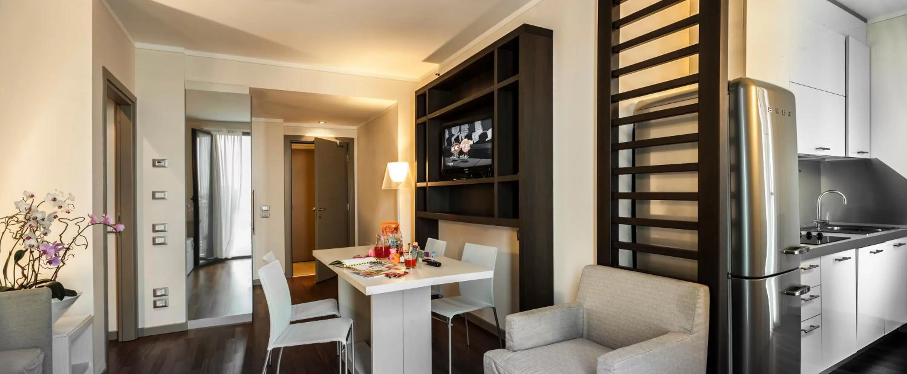Kitchen or kitchenette in Ramada Plaza by Wyndham Milano