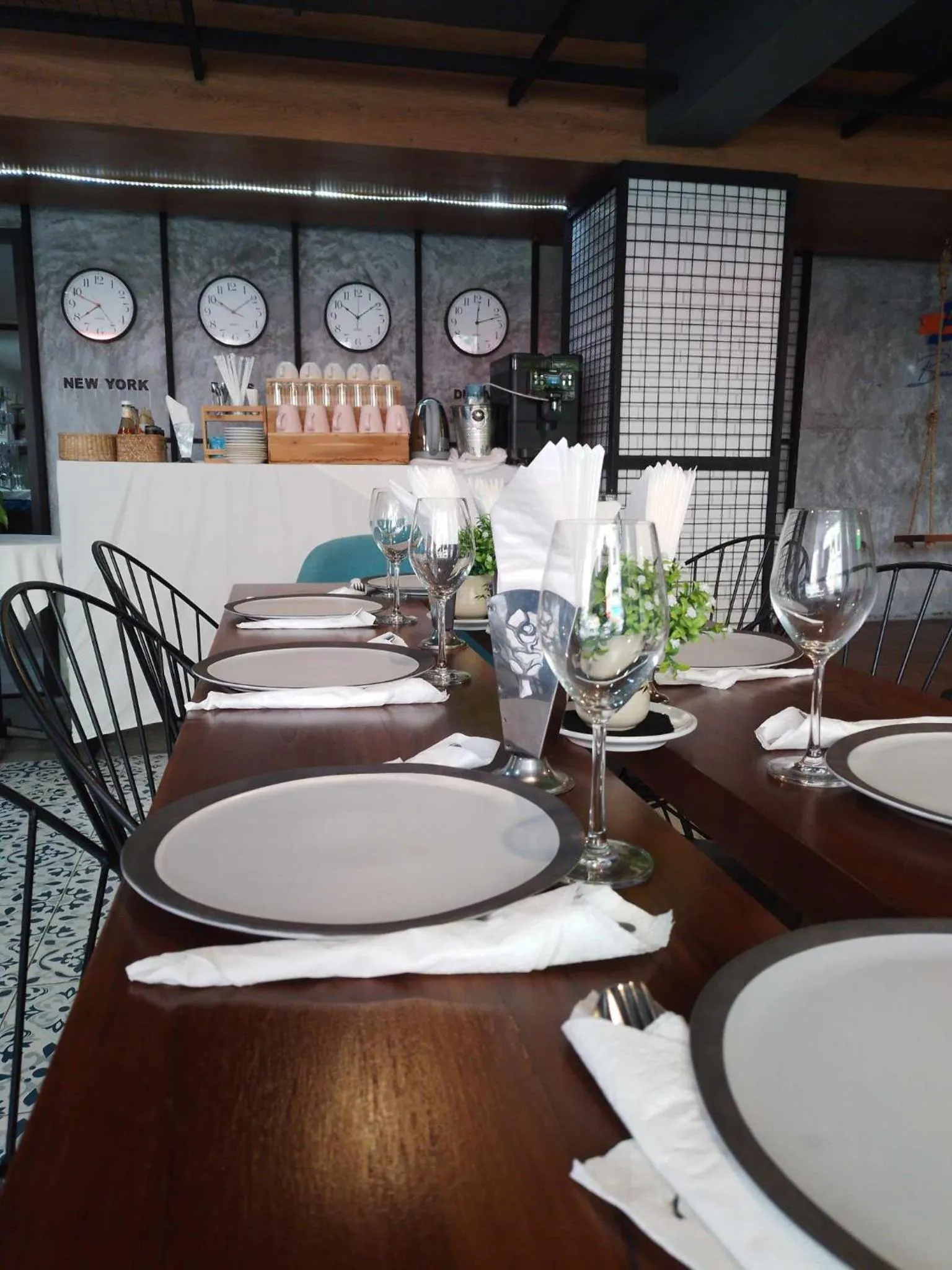 Restaurant/places to eat in BH Baan Paradise Hotel Patong