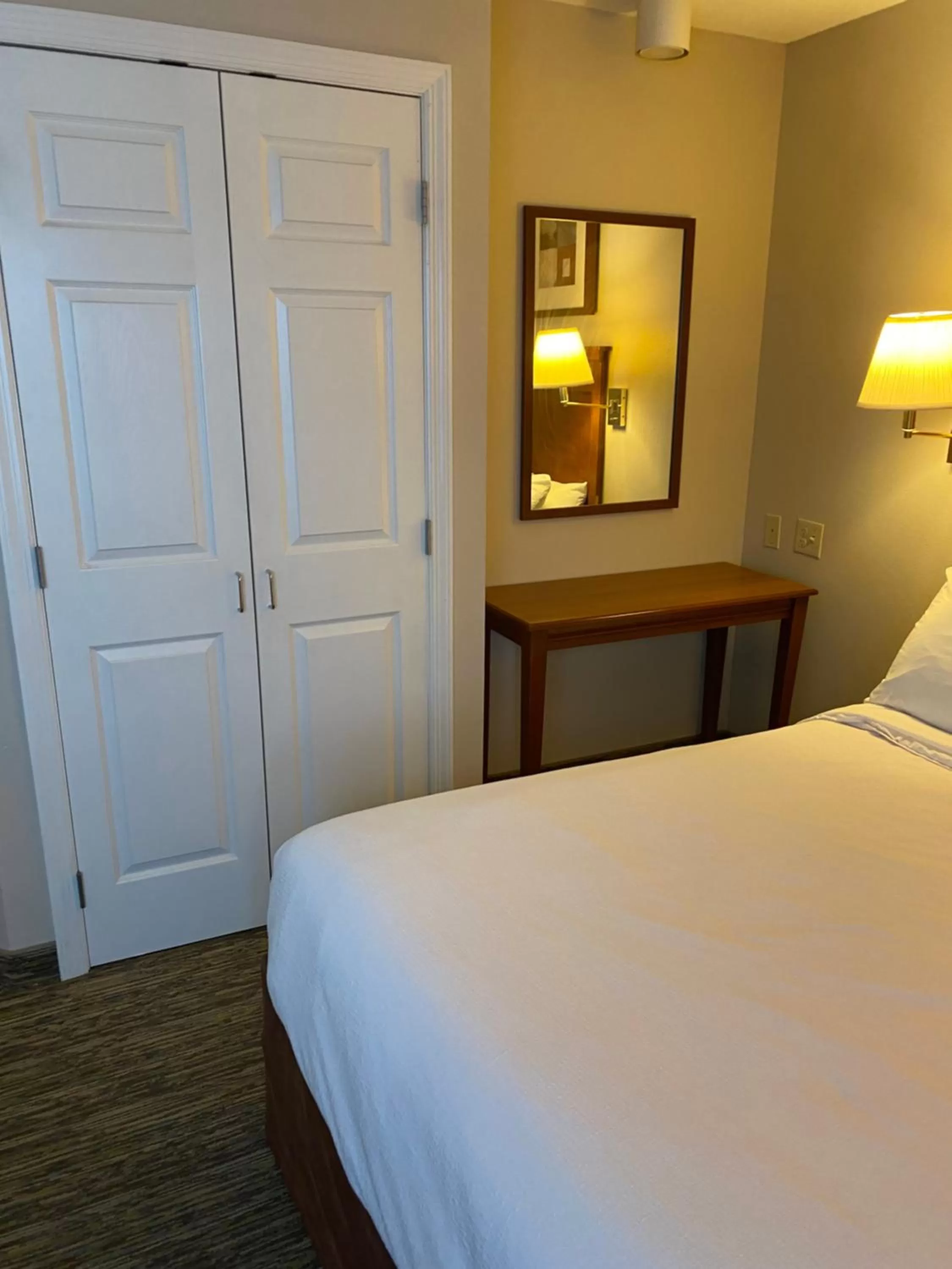 Bedroom, Bed in Candlewood Williamsport by IHG