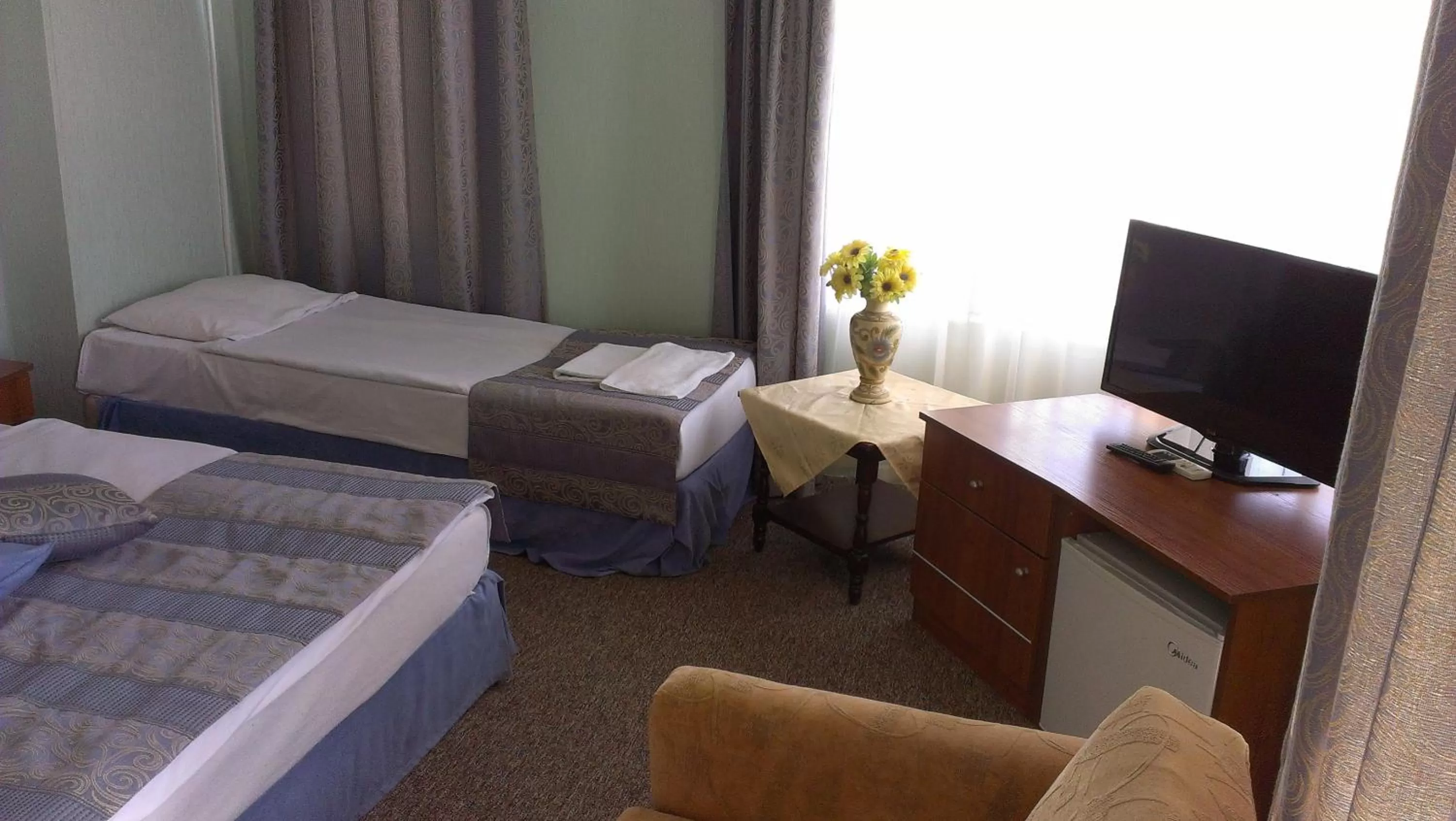 Bedroom, Bed in Family Hotel Lazuren Briag