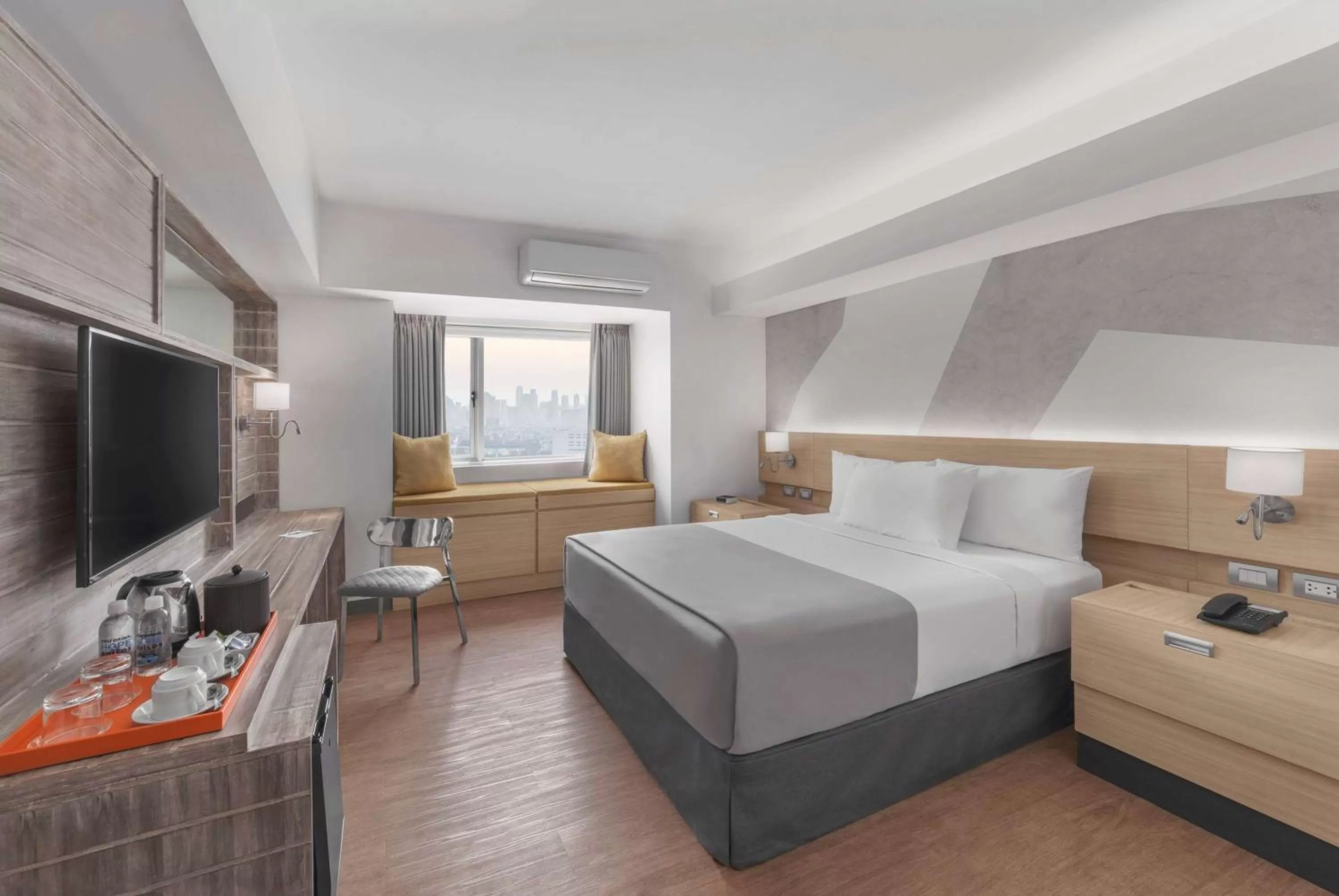 Photo of the whole room, Bed in TRYP by Wyndham Mall of Asia Manila