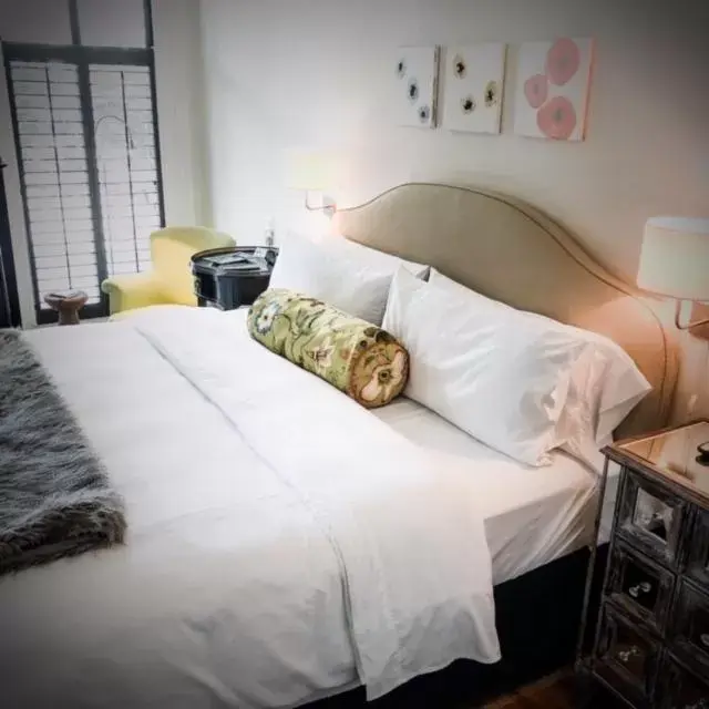 Deluxe King Room in Elmwood 1820 Bed & Breakfast Inn Deluxe King Room in Elmwood 1820 Bed & Breakfast Inn