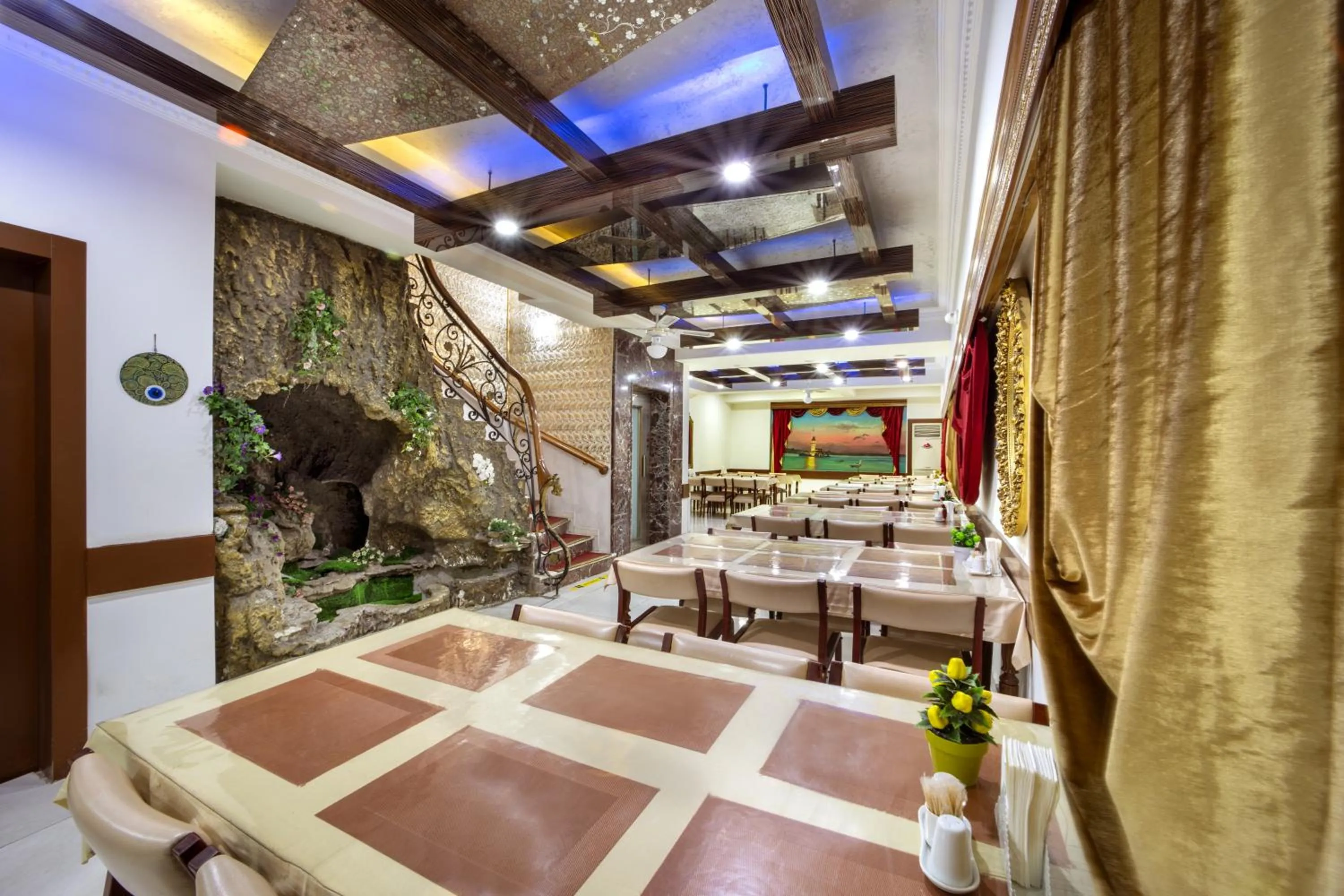 Restaurant/places to eat in Elan Hotel Istanbul Pera