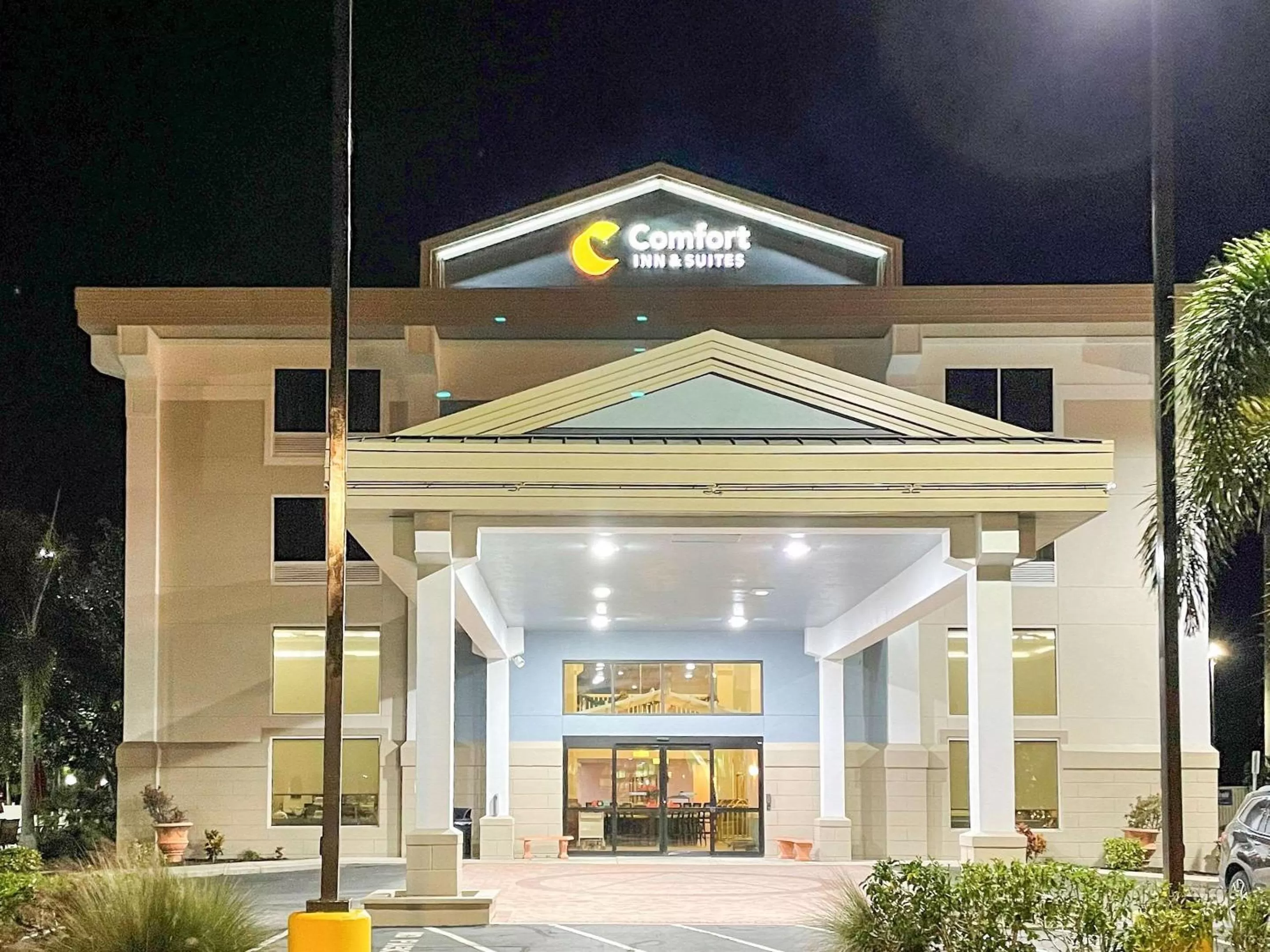 Property building in Comfort Inn & Suites Sarasota I75