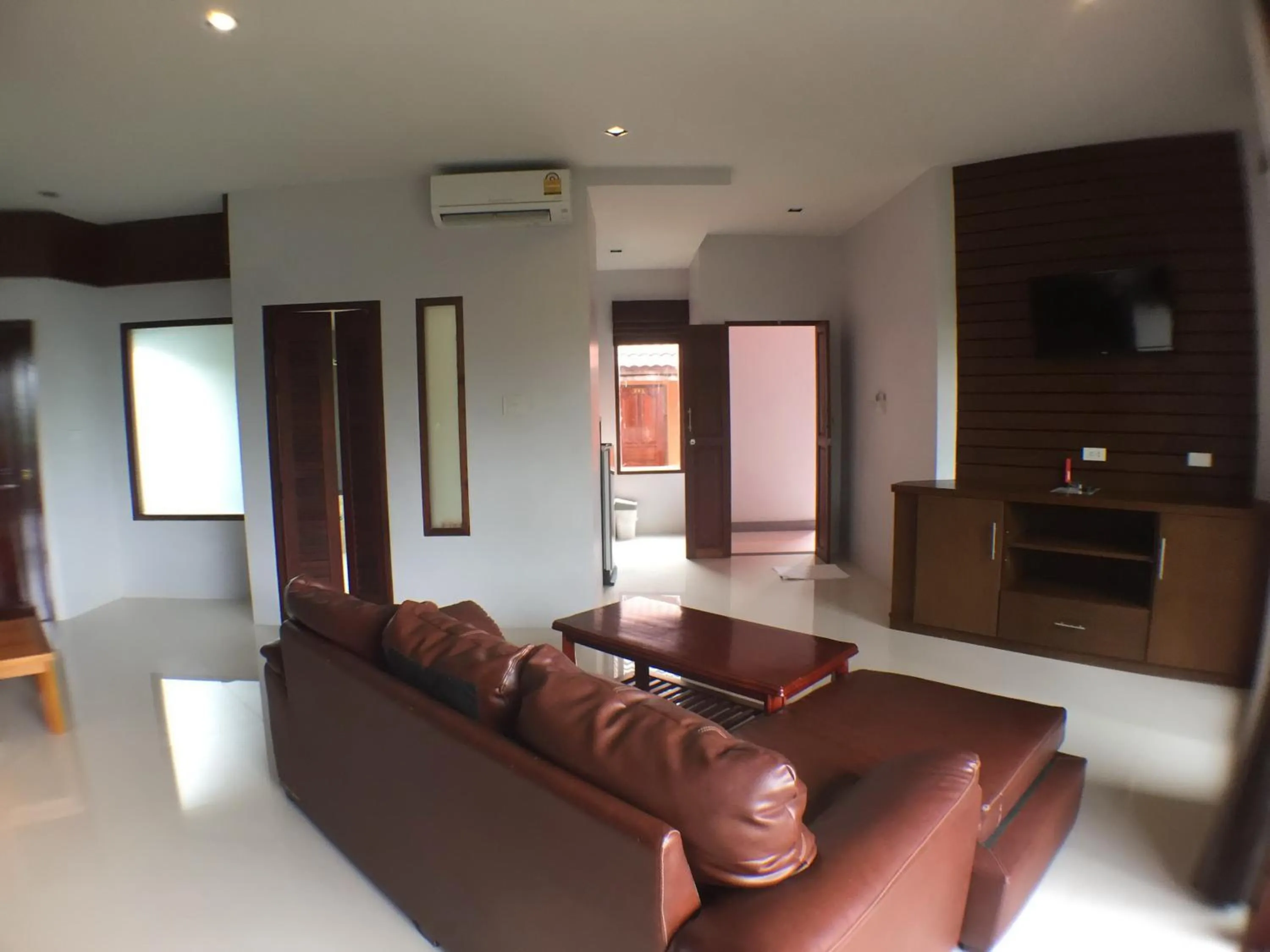 Communal lounge/ TV room in Lanta Intanin Resort - SHA Extra Plus