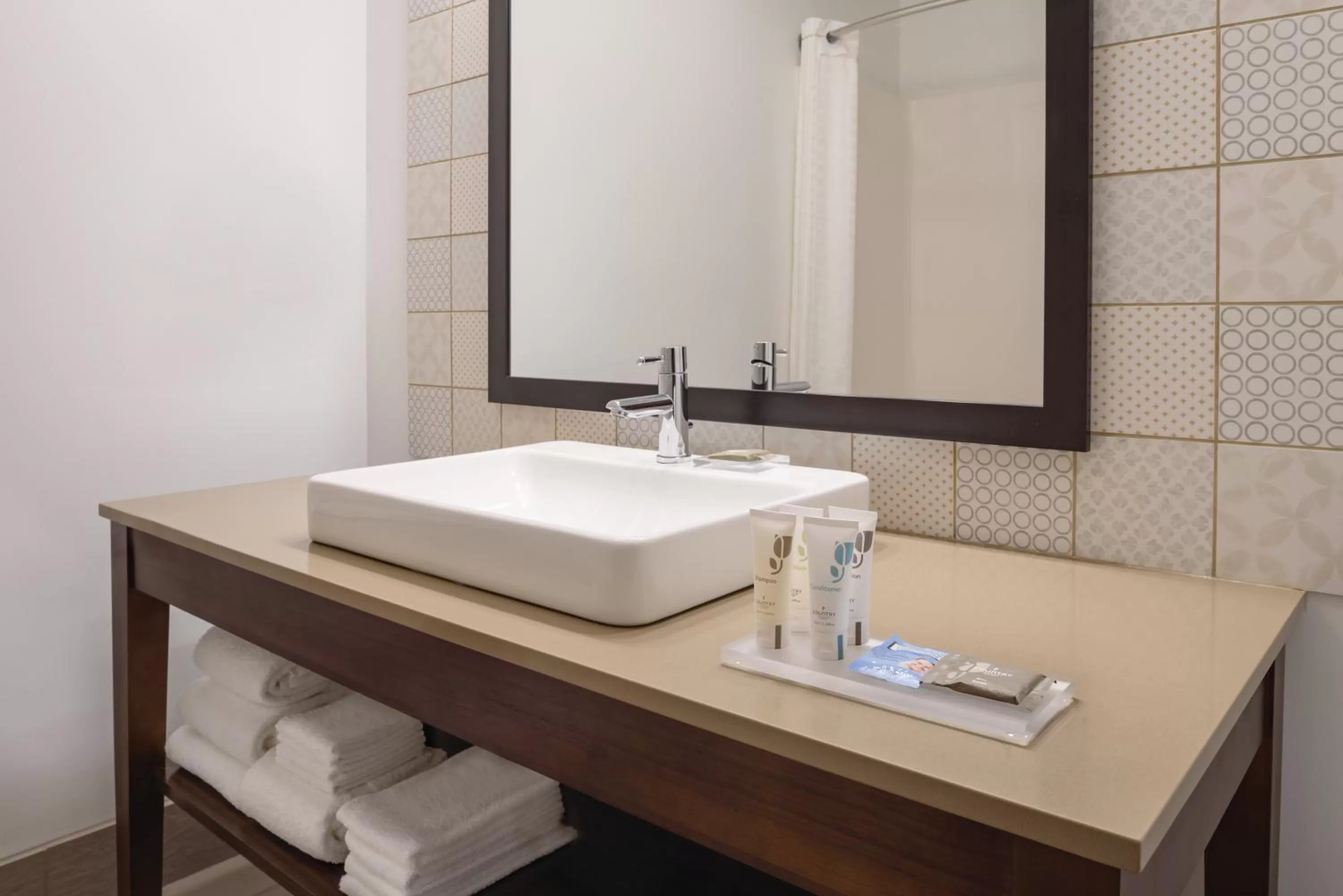 Bathroom in Country Inn & Suites by Radisson, Galena, IL