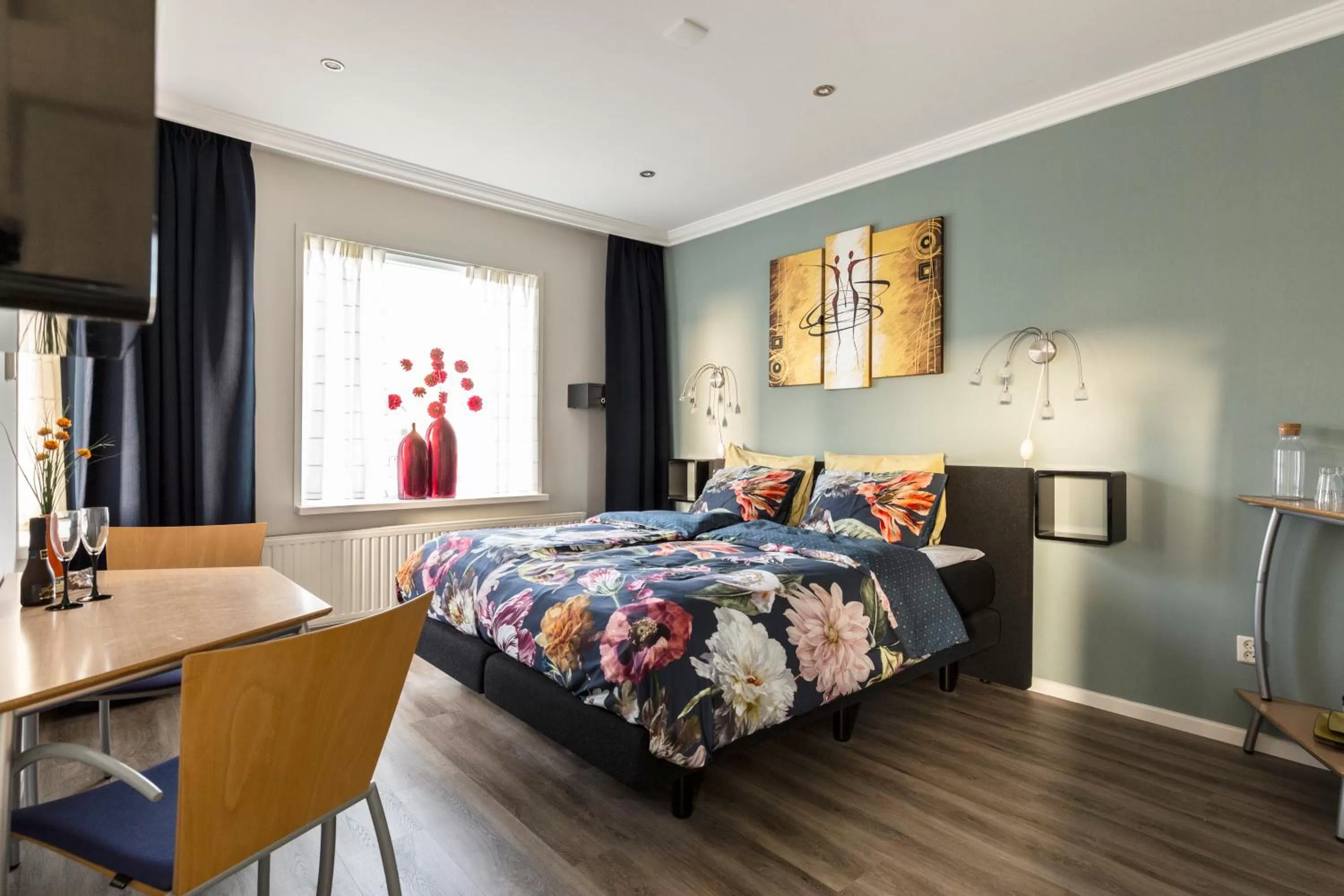 Photo of the whole room, Bed in SEA MORE