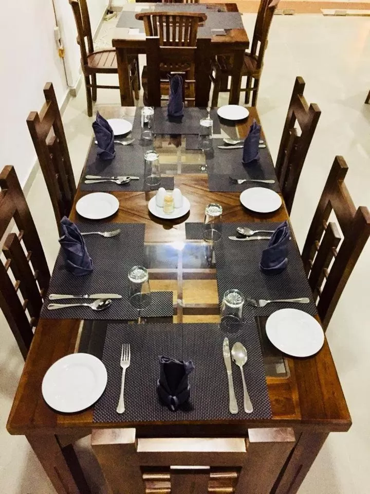 Restaurant/Places to Eat in Hotel Mount Castle