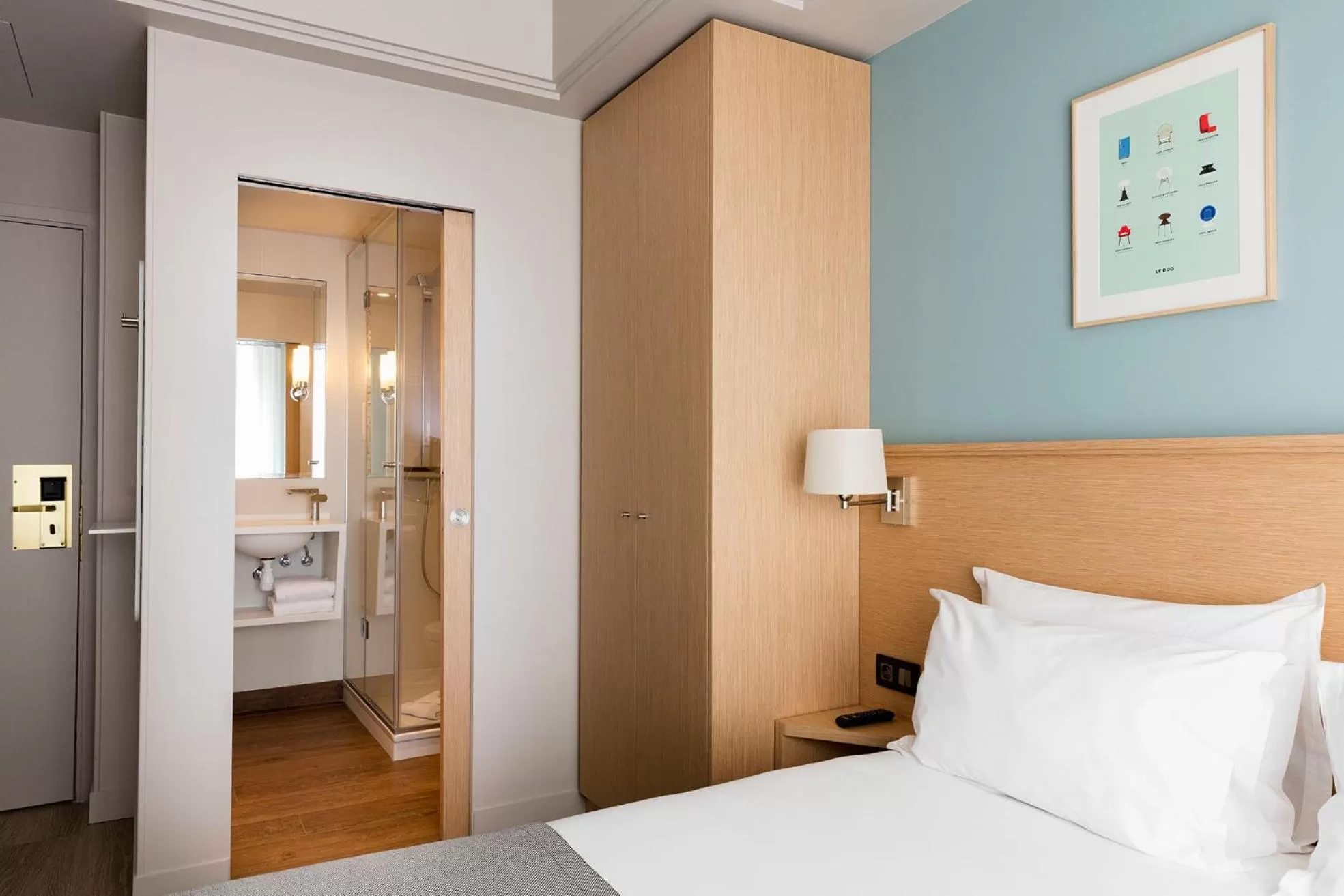 Photo of the whole room, Bed in Hôtel Magellan