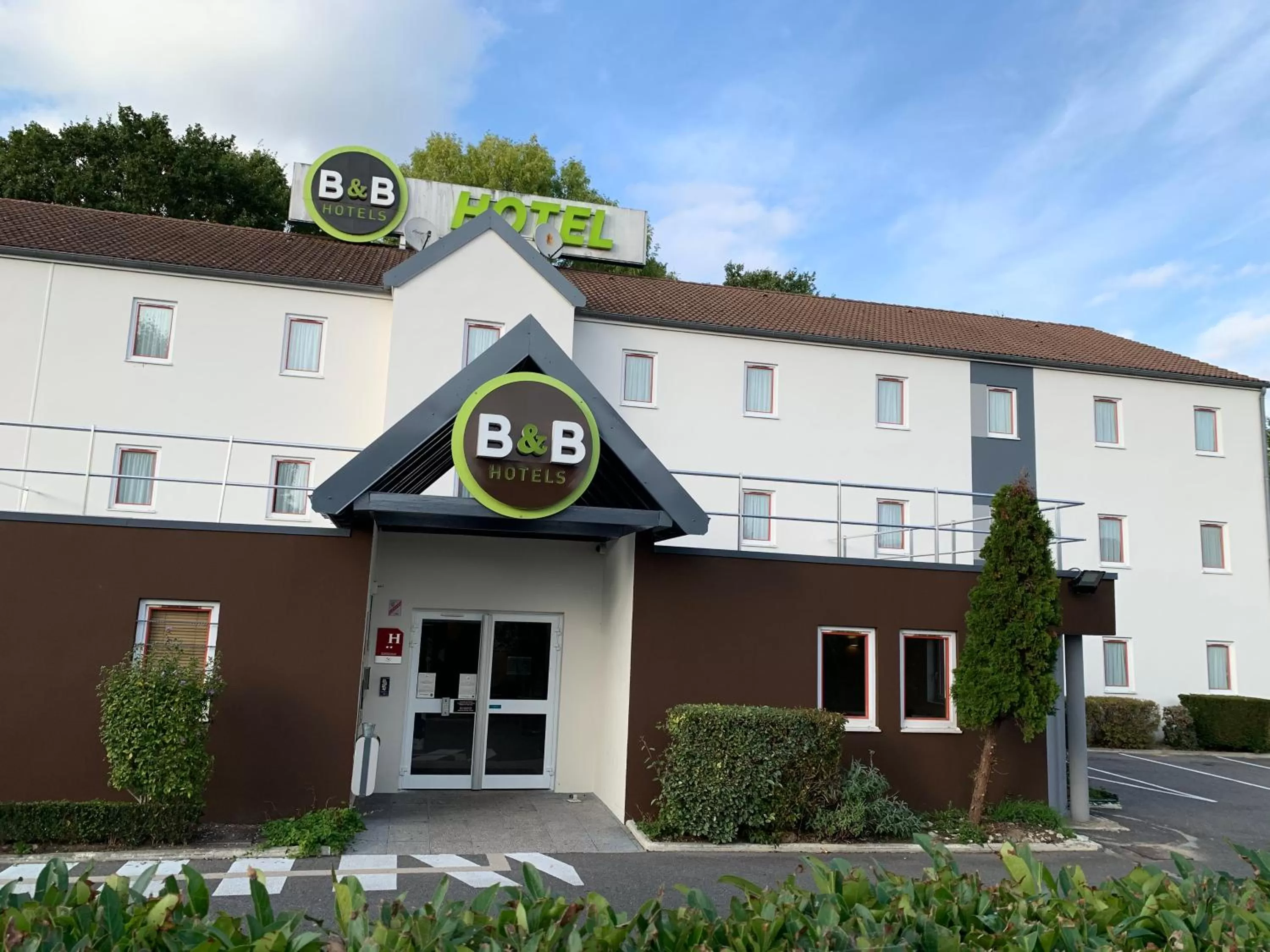 Property building in B&B HOTEL Saint-Michel sur Orge