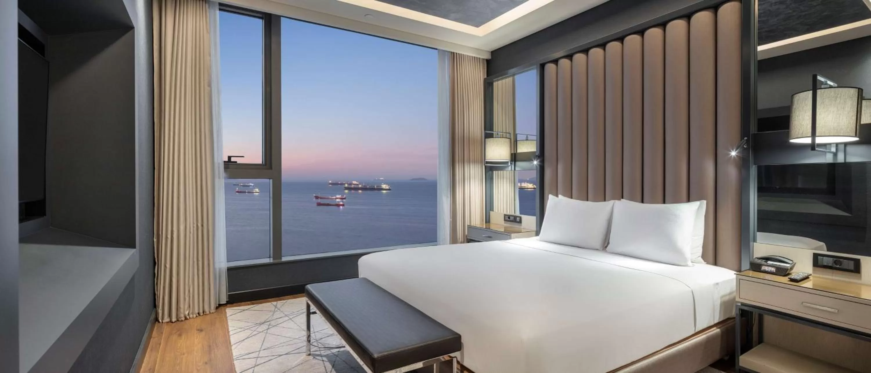 Bed in Hilton Istanbul Bakirkoy