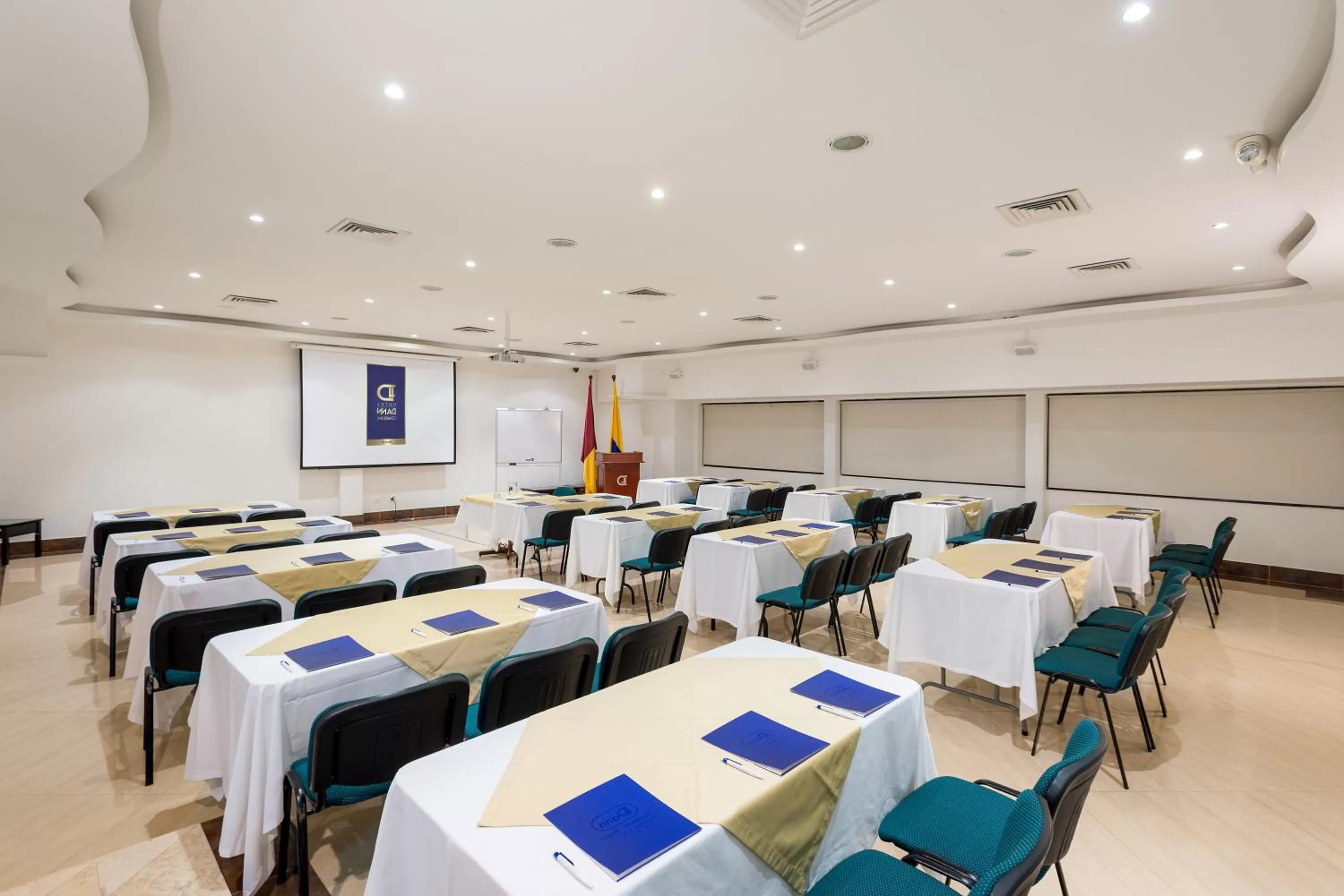 Business facilities in Hotel Dann Combeima