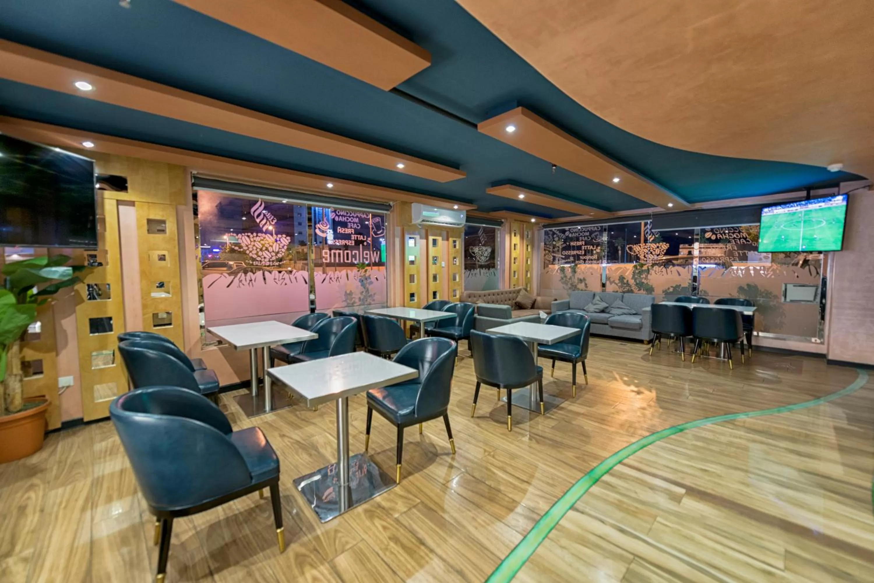 Restaurant/places to eat in Elite Al Hamra - Al Cornich