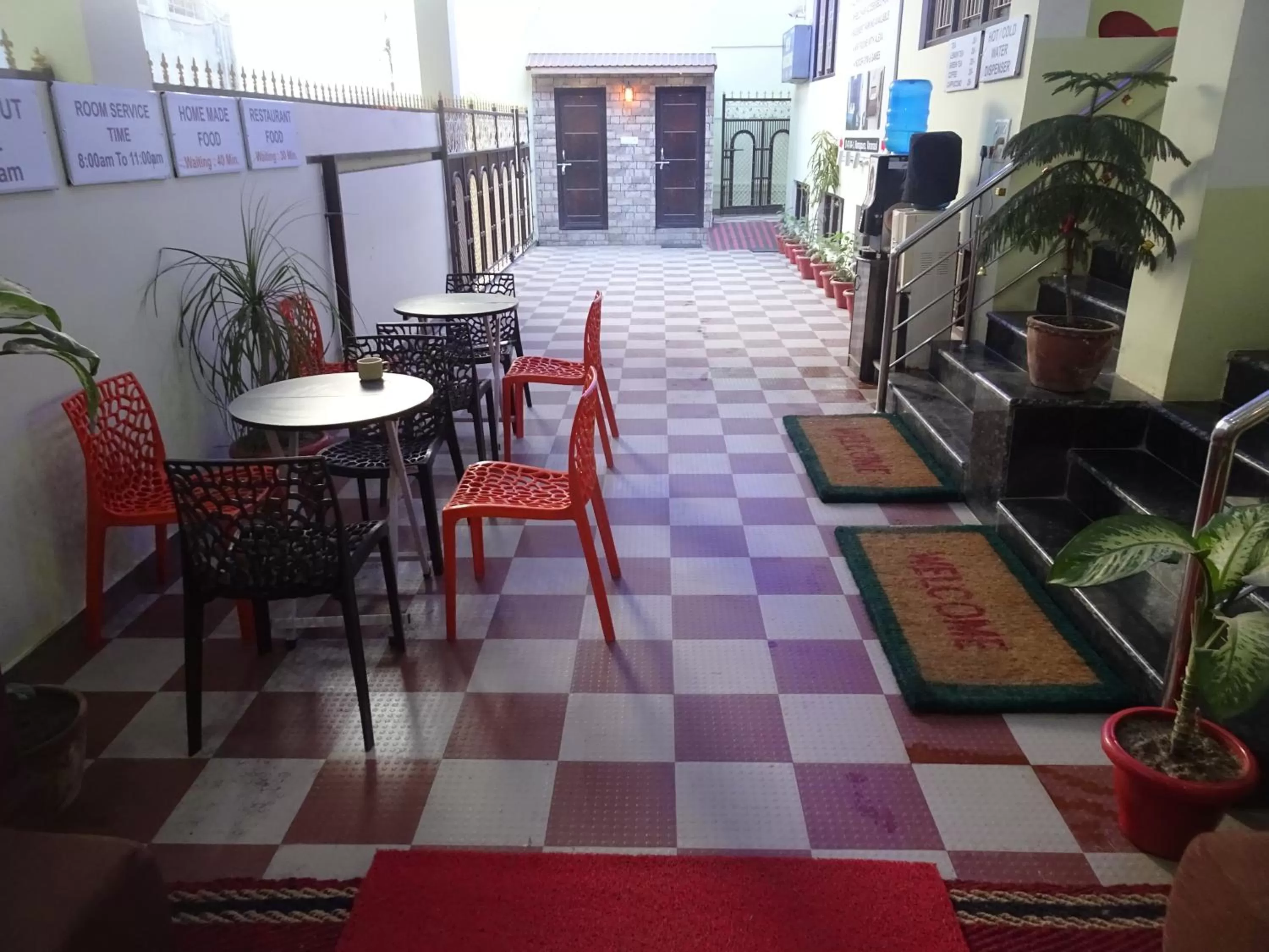 Restaurant/places to eat in Foreigners Inn