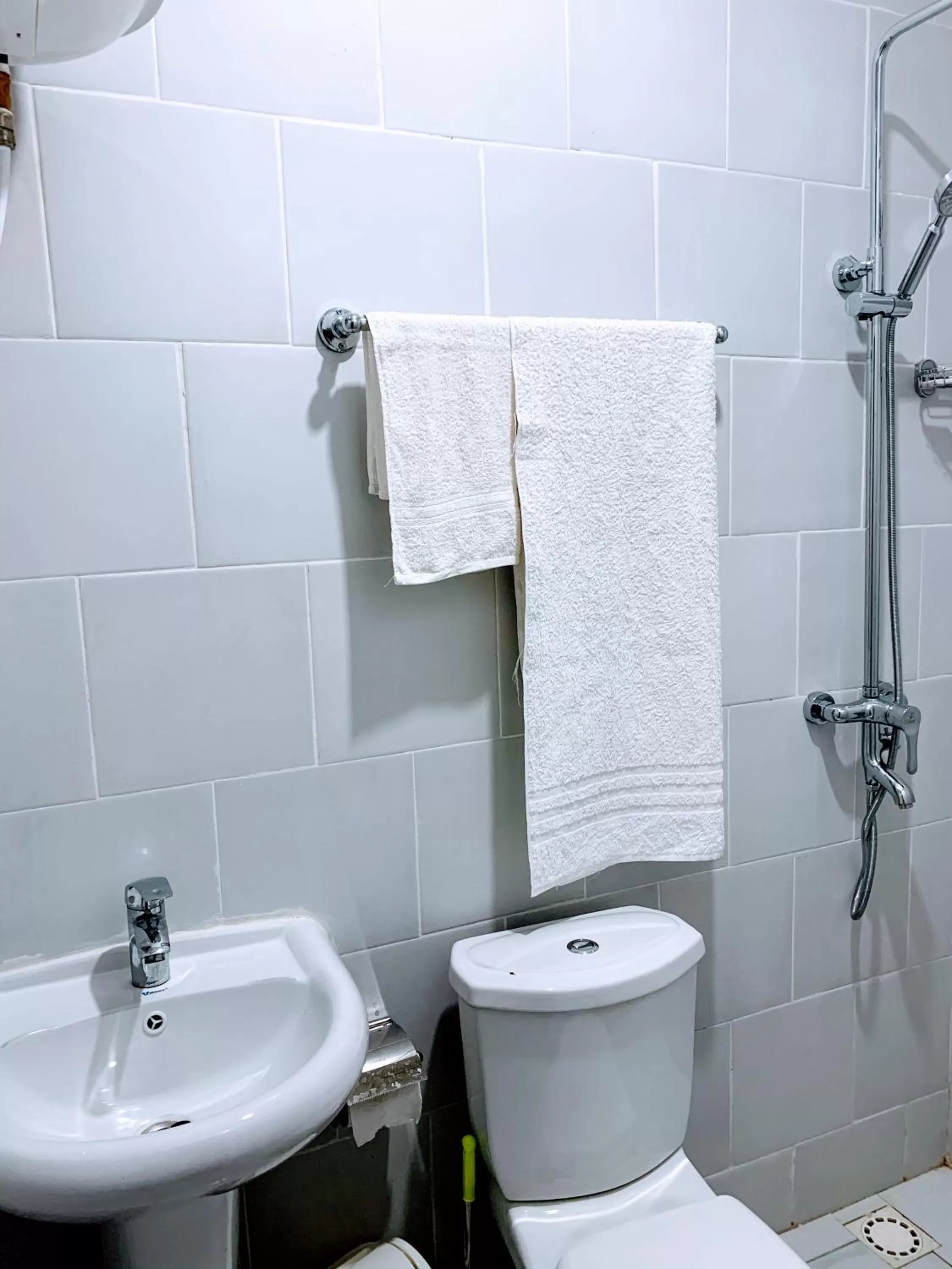 Shower in Woodpecker Resort Hotel