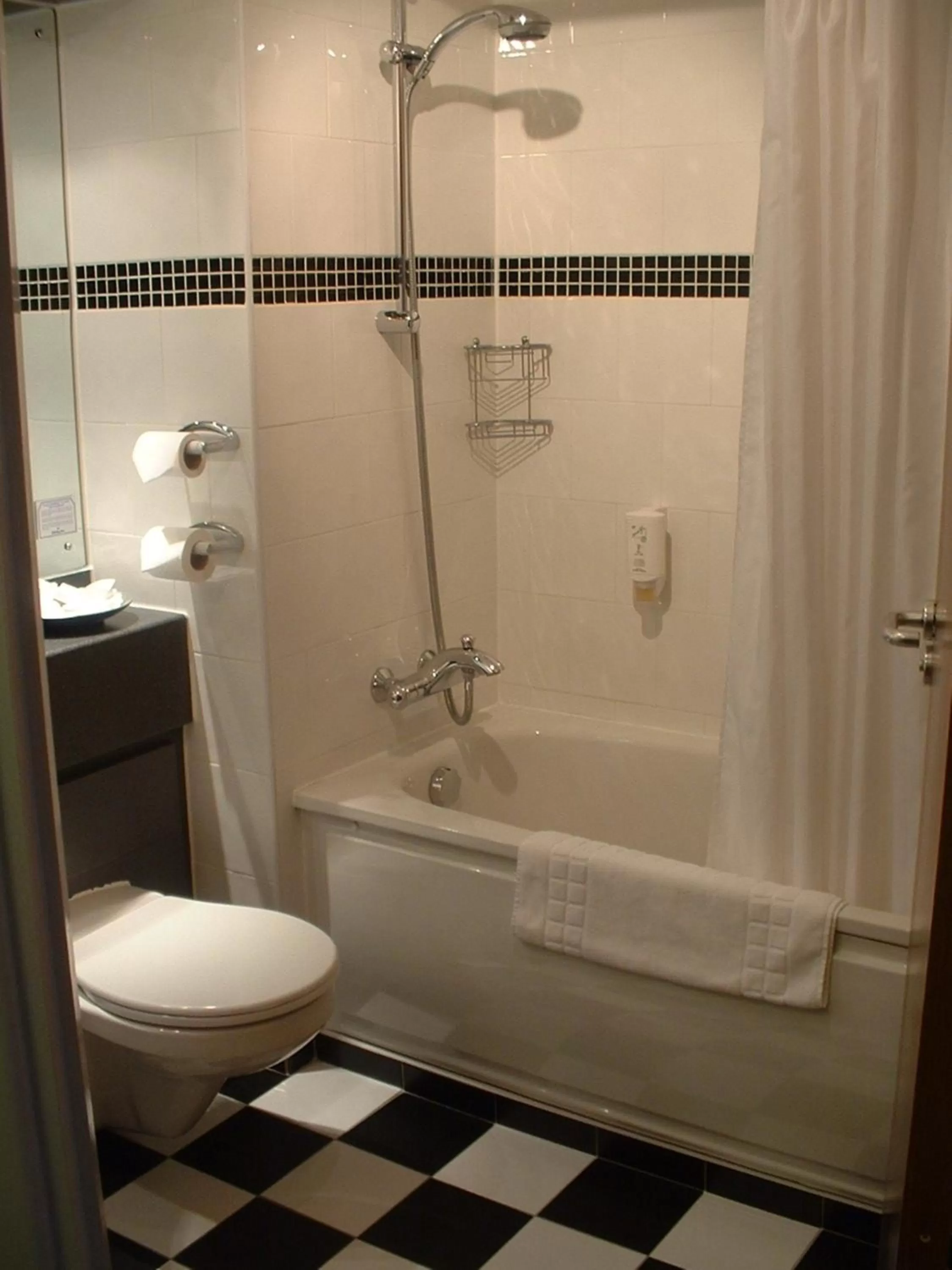 Bedroom in Holiday Inn Wolverhampton - Racecourse by IHG