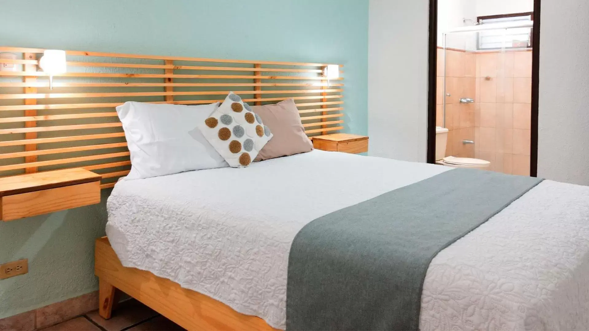 Double Room with Private Bathroom in Trebol Amarillo Bed & Breakfast Double Room with Private Bathroom in Trebol Amarillo Bed & Breakfast