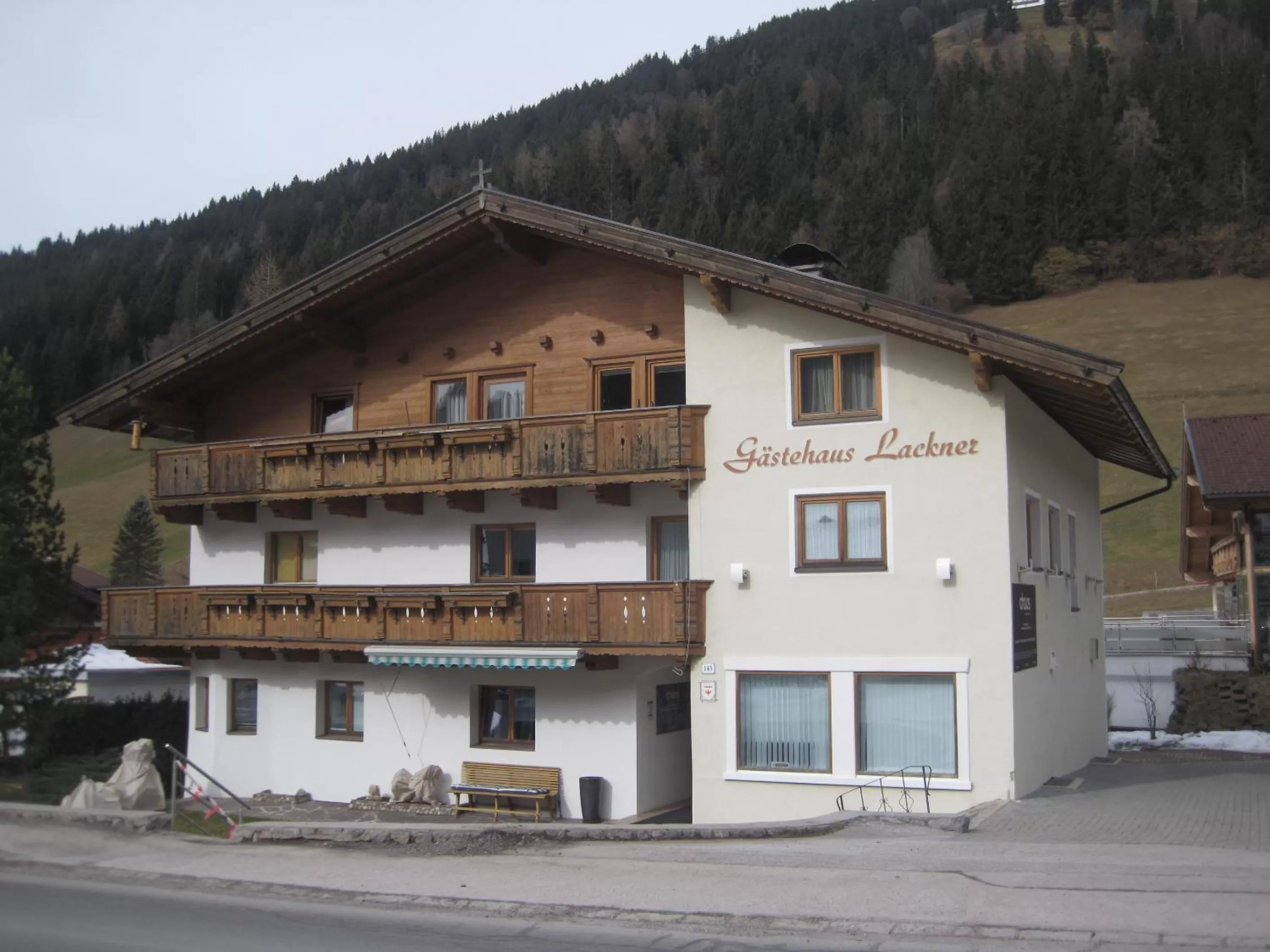 Facade/entrance in Gästehaus Lackner