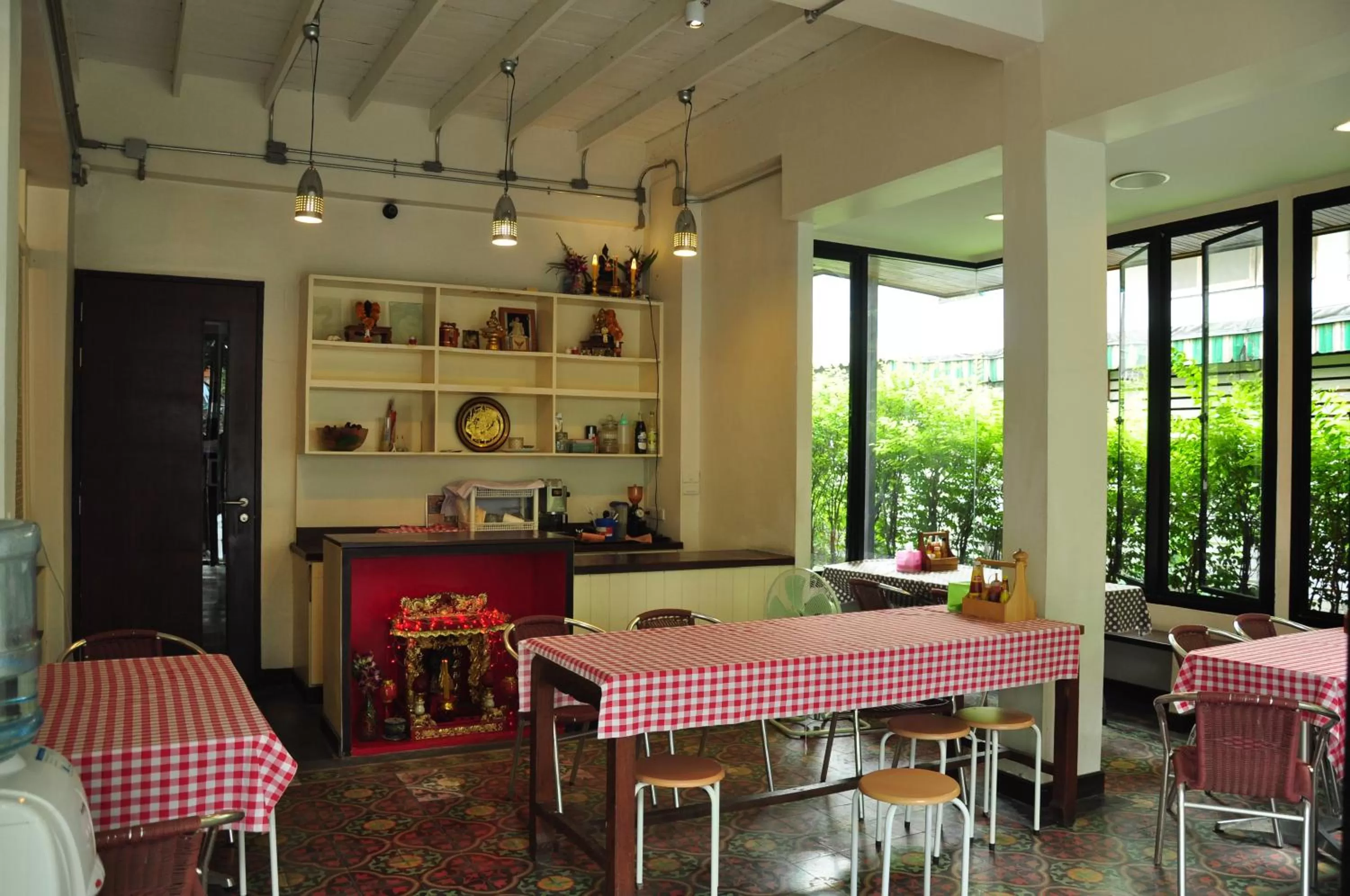 Restaurant/places to eat in Sabye Bangkok