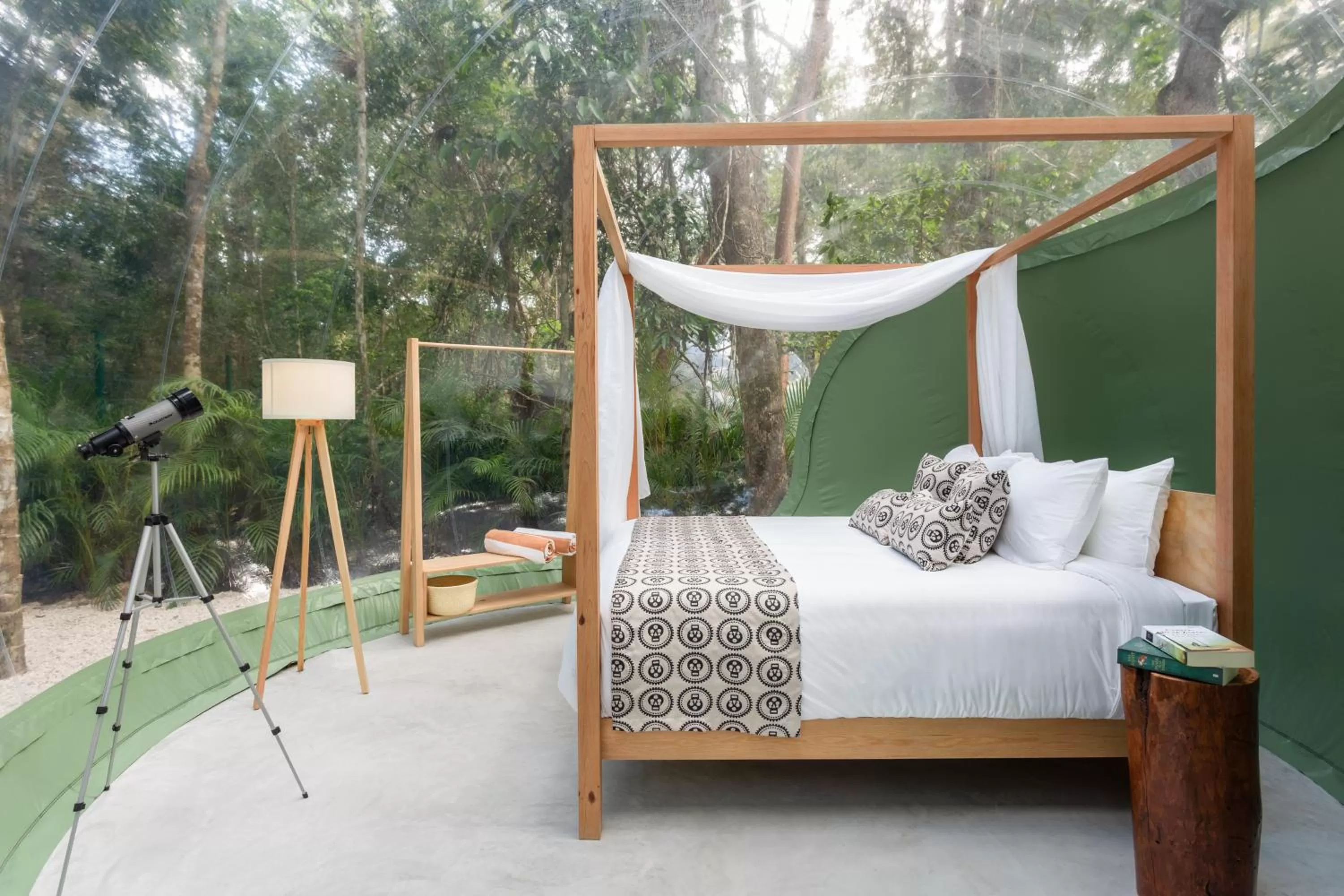 Garden view, Bed in Oom Bubble Boutique Riviera Cancun - Adults Only