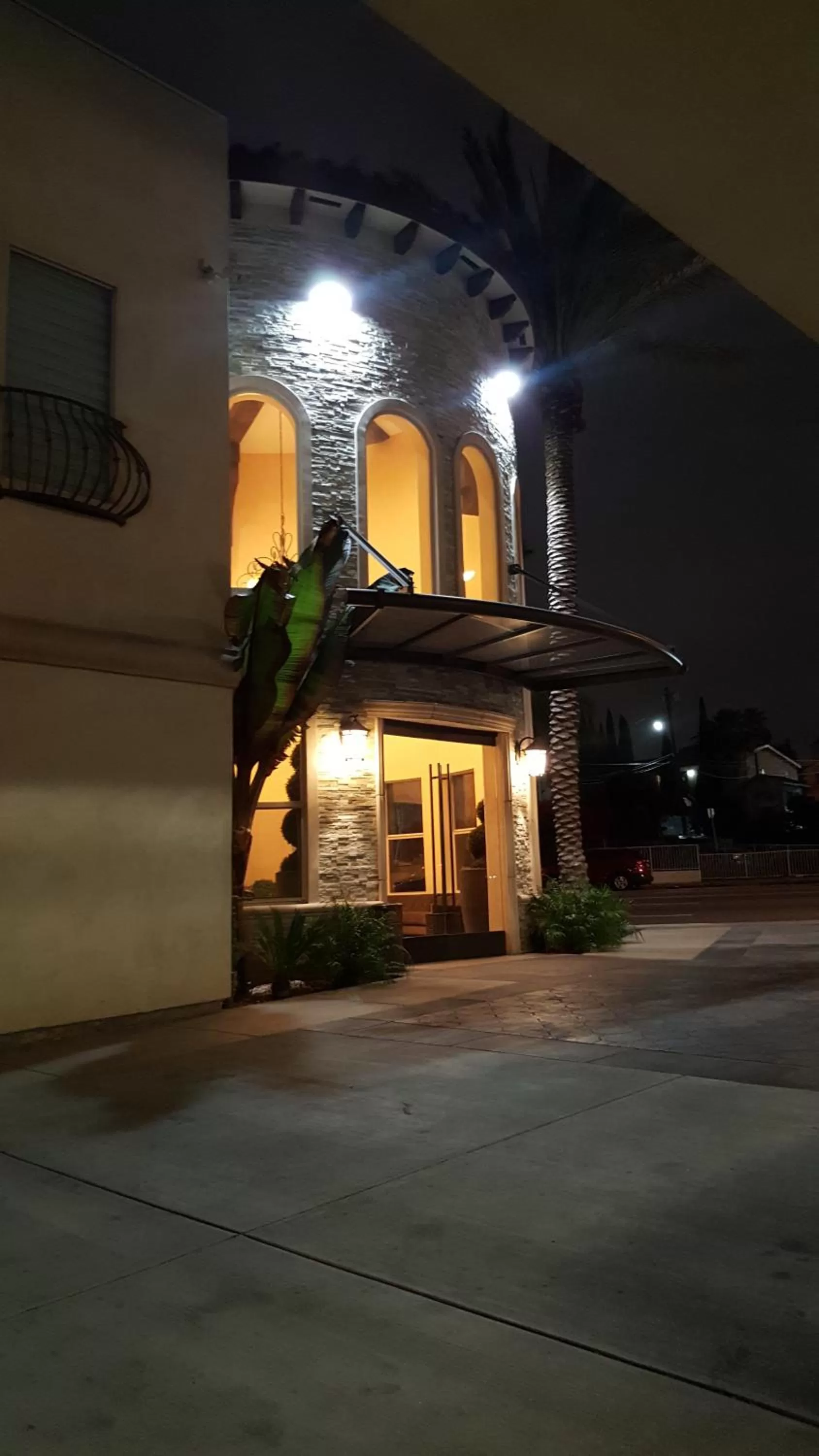 Facade/entrance in Tuscan Garden Inn