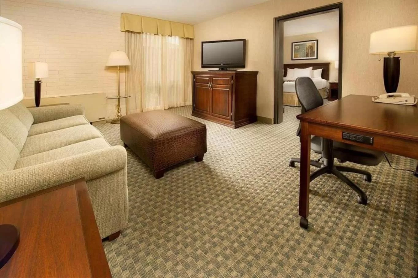 Living room, Bed in Hotel Lotus Kansas City Stadium