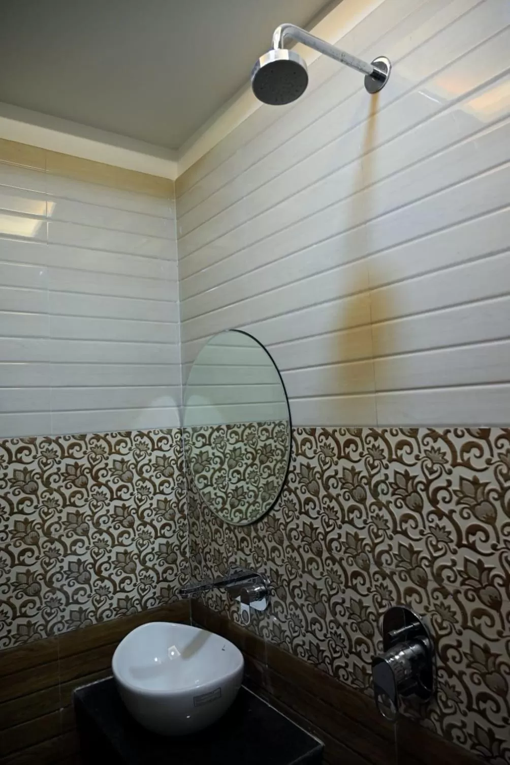 Bathroom in Hotel Golden Bliss