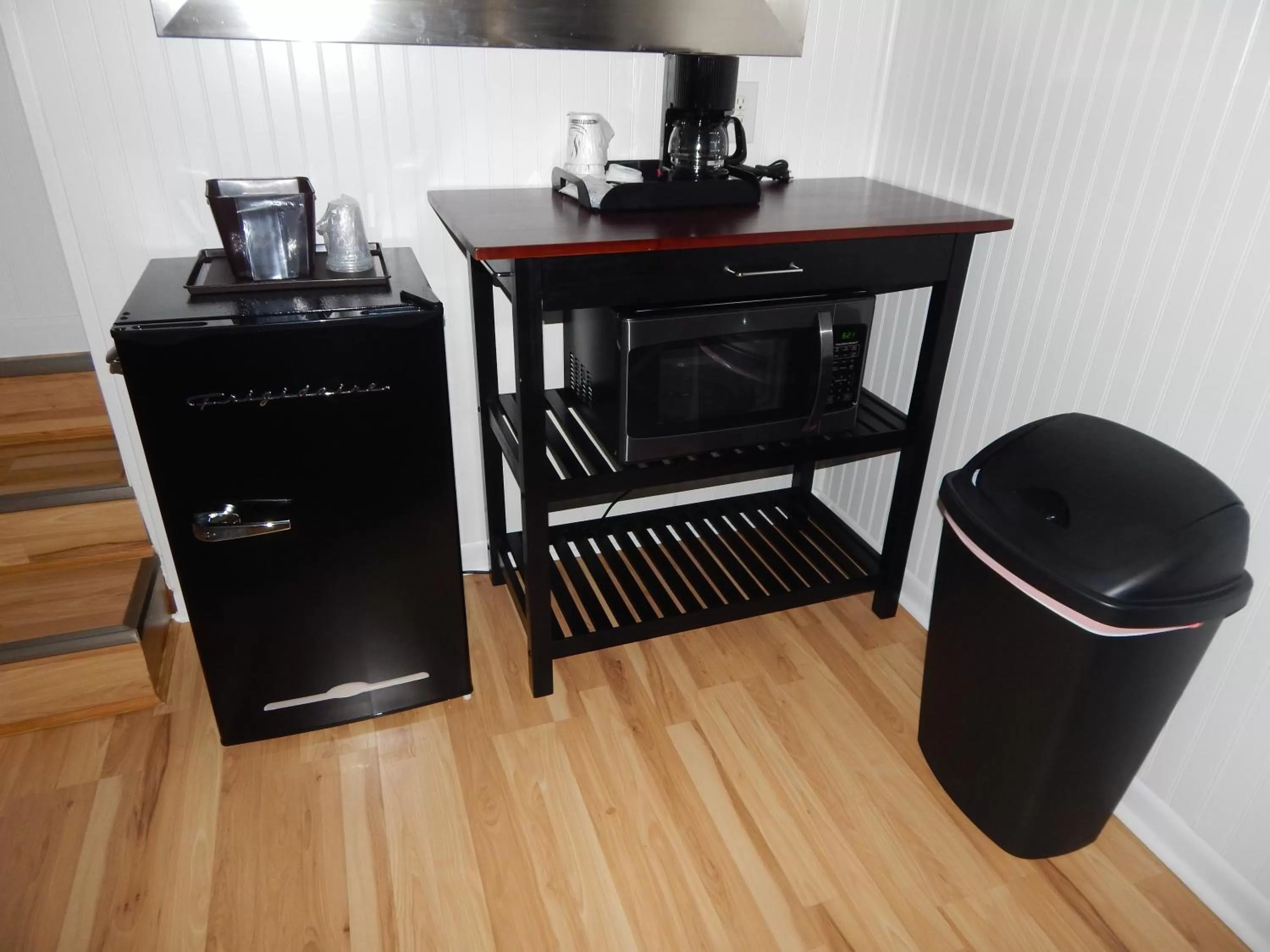 Coffee/tea facilities in Sunset Motel