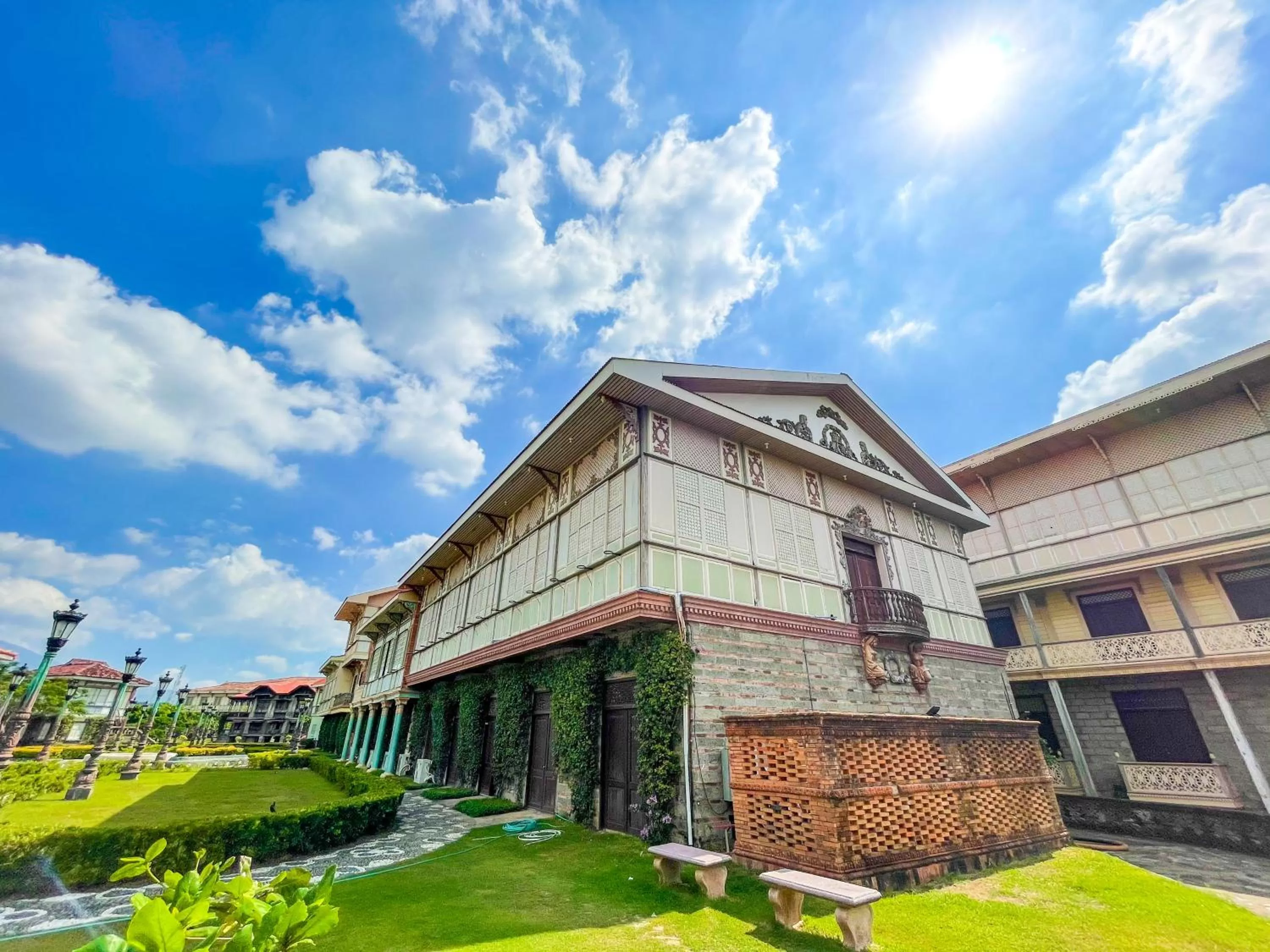 Property Building in Las Casas Filipinas de Acuzar